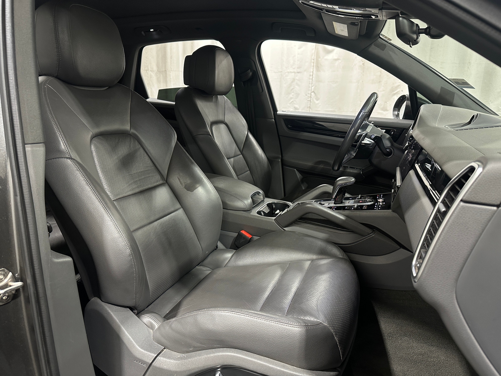 Thumbnail: 2021 Porsche Cayenne - 2