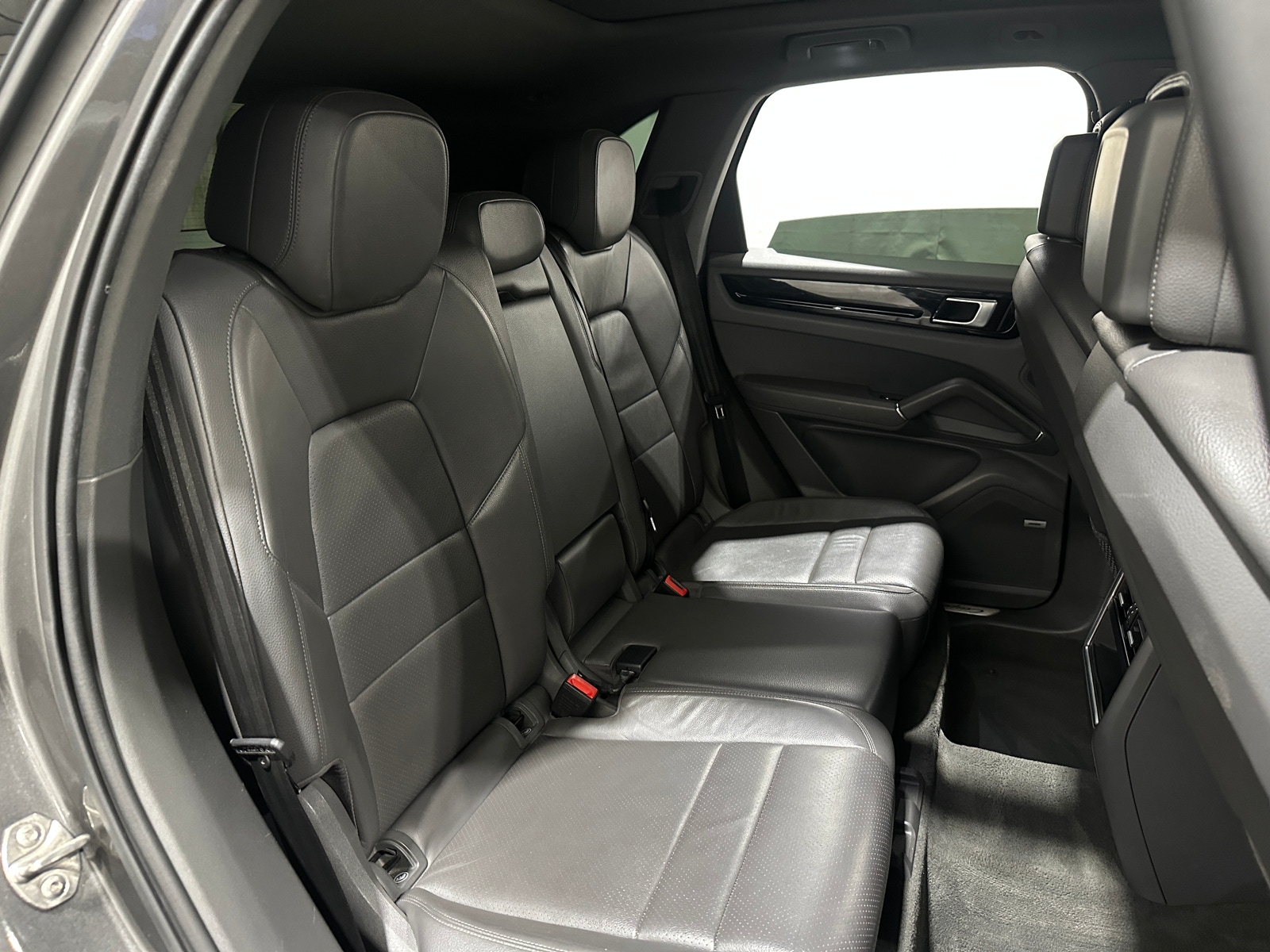 Thumbnail: 2021 Porsche Cayenne - 6