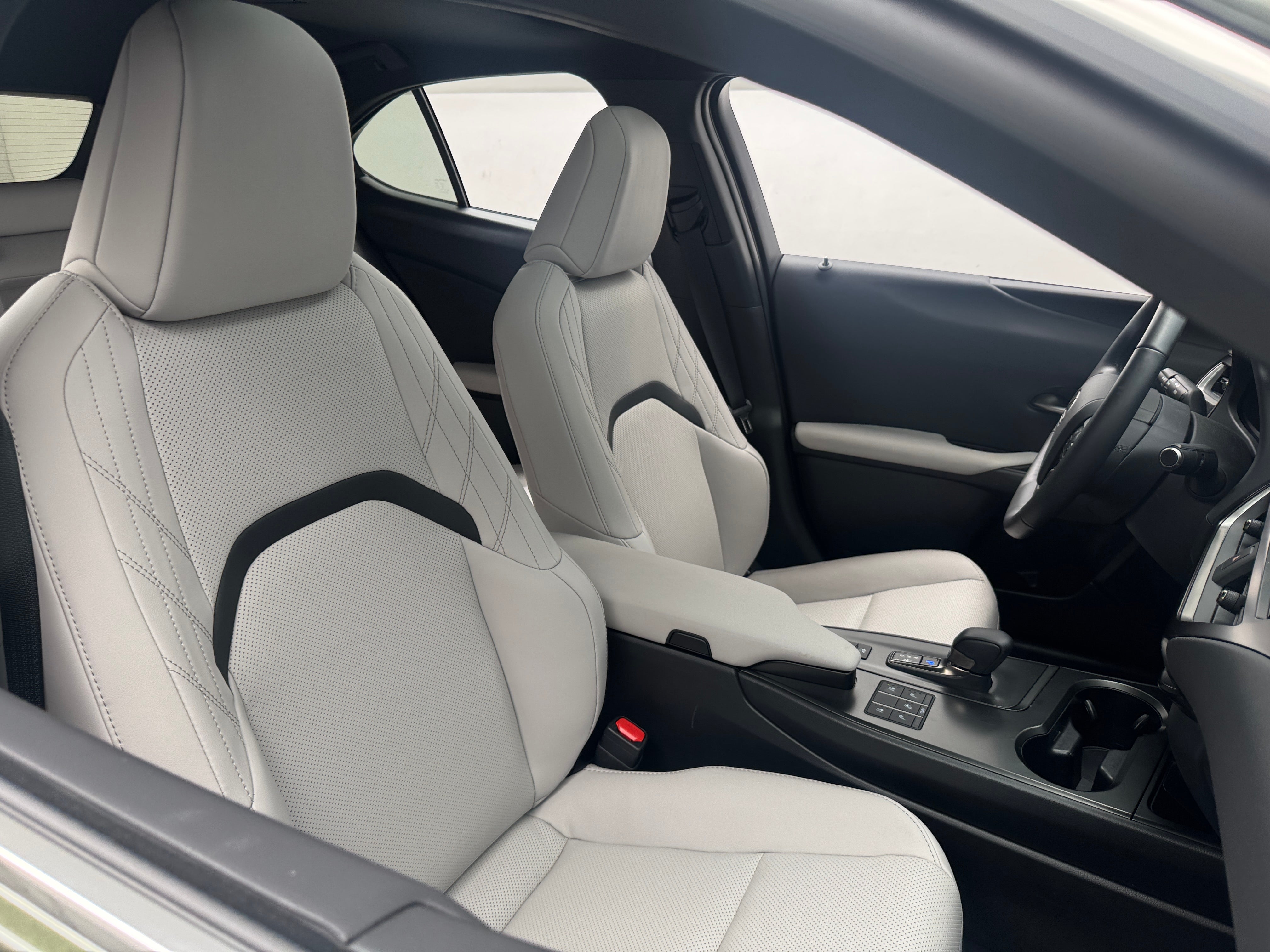 2025 Lexus UX Hybrid