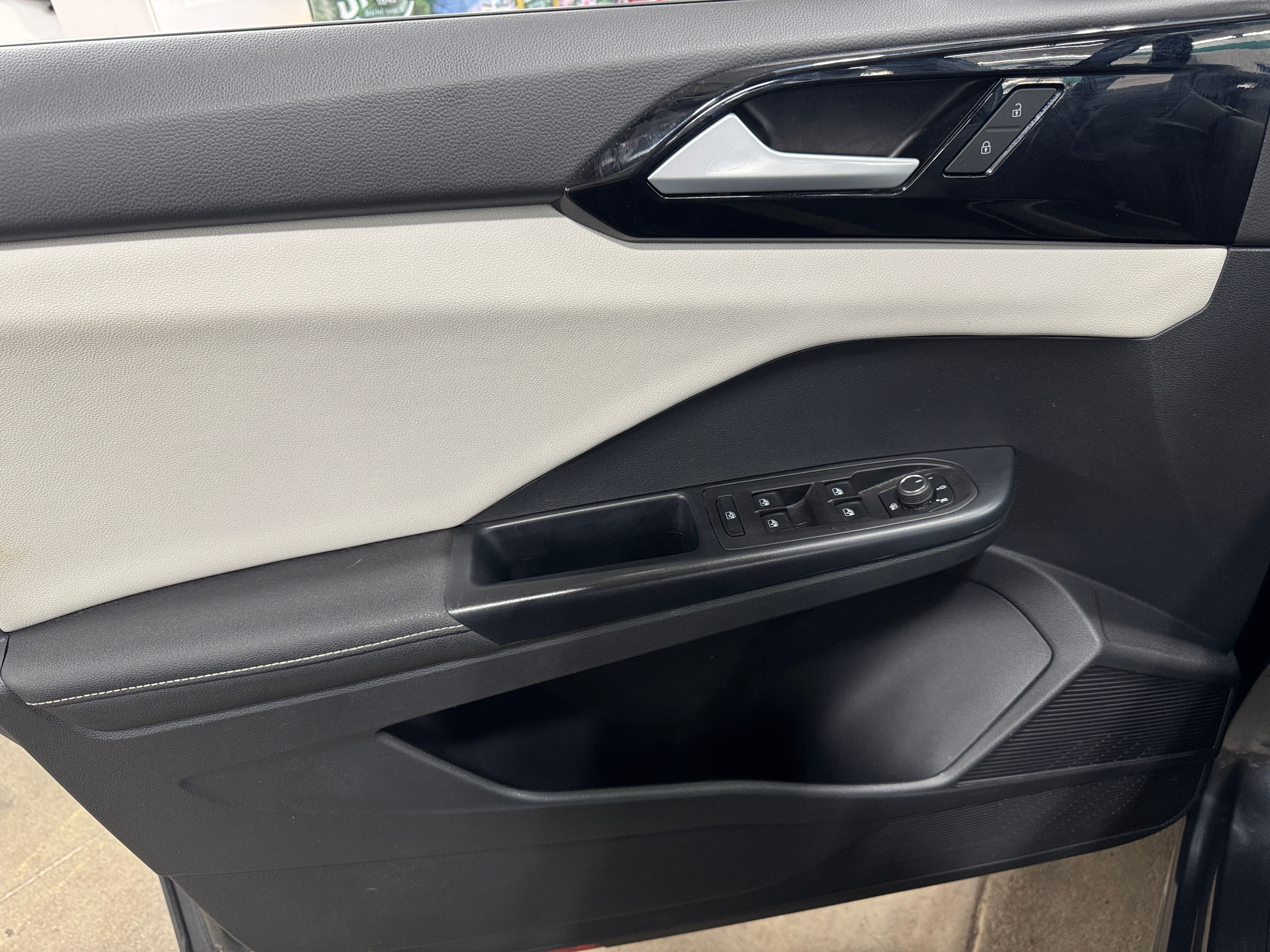 2025 Volkswagen Taos