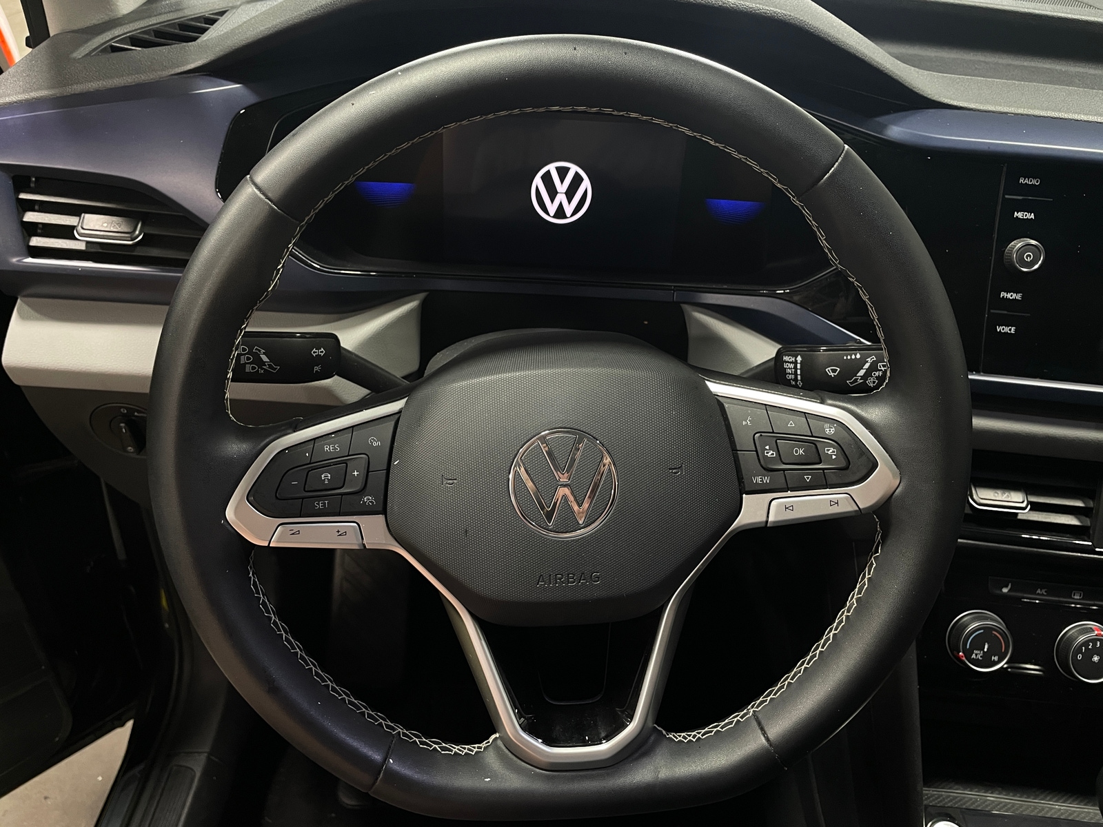 Thumbnail: 2023 Volkswagen Taos - 5