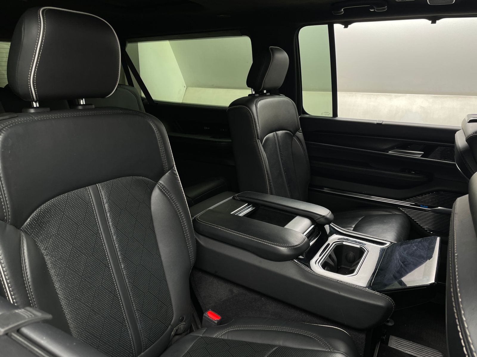 Thumbnail: 2024 Jeep Grand Wagoneer L - 5