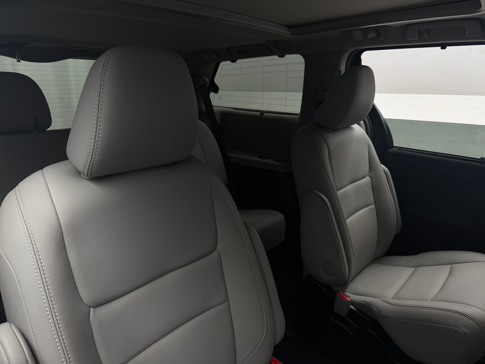 Thumbnail: 2019 Toyota Sienna - 6