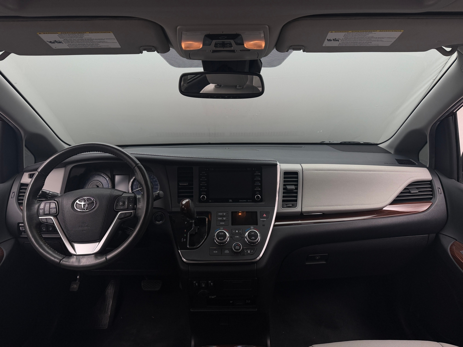 Thumbnail: 2019 Toyota Sienna - 3