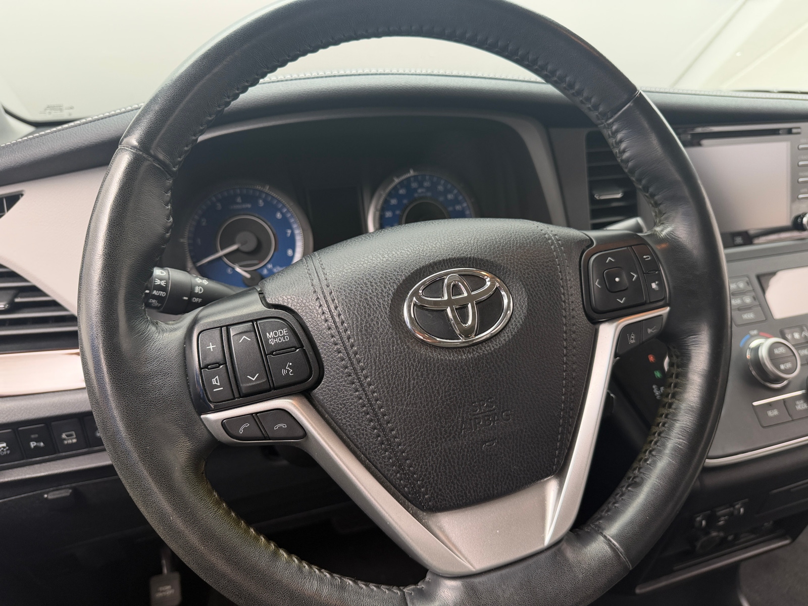 Thumbnail: 2019 Toyota Sienna - 5