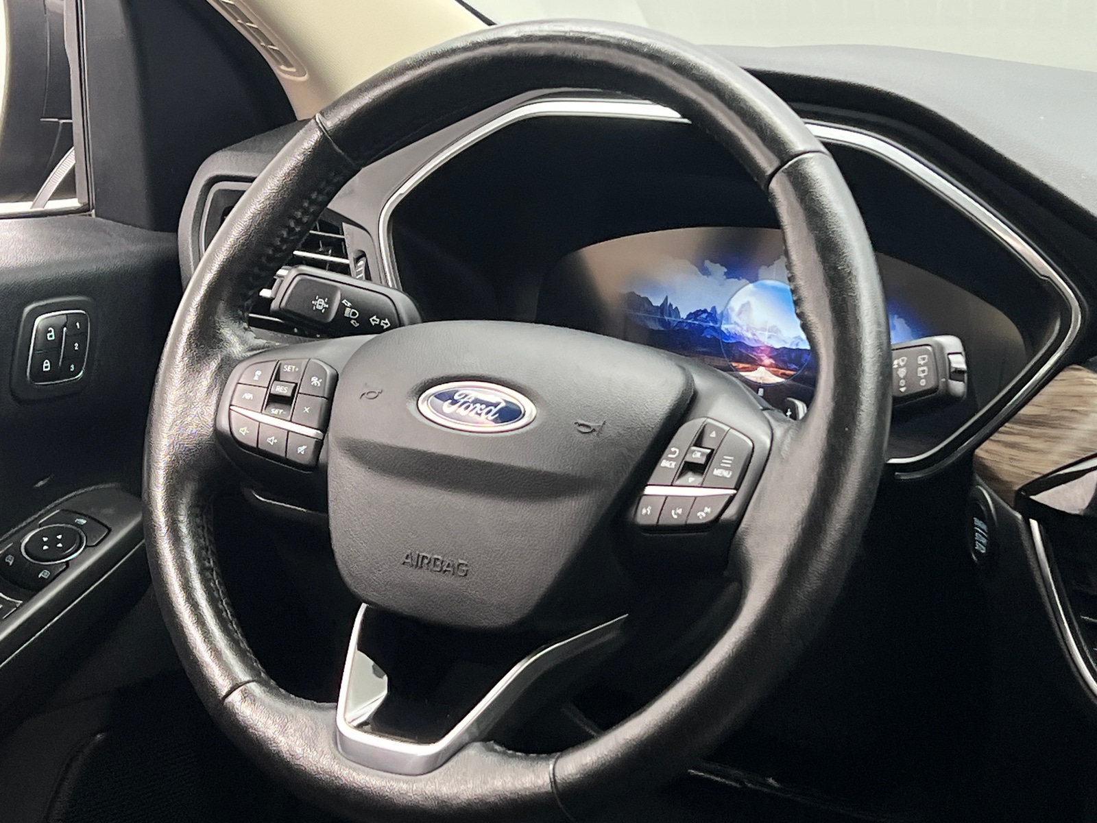 Thumbnail: 2020 Ford Escape - 4