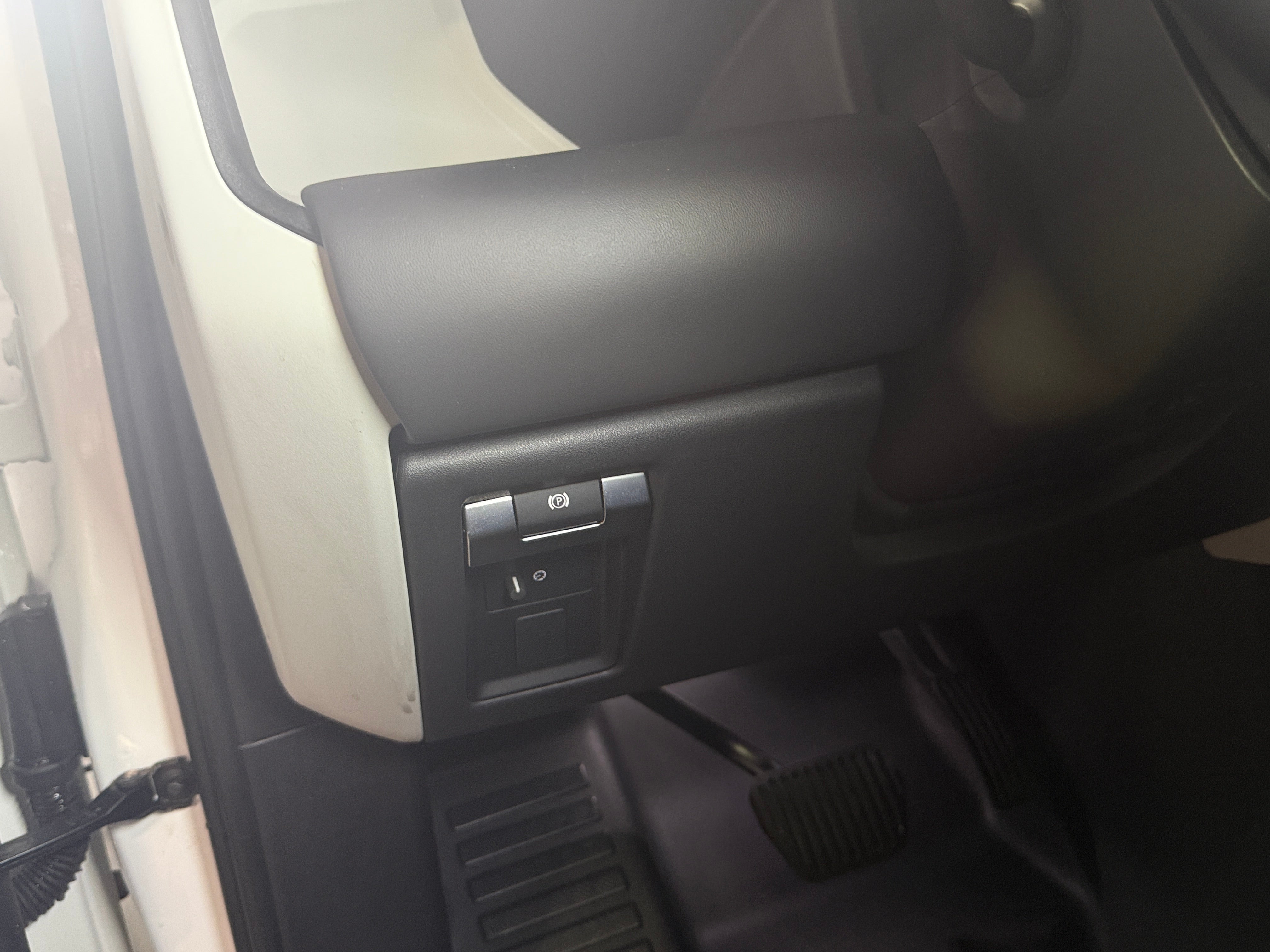 2024 Land Rover Defender X-Dynamic SE - Photo 10