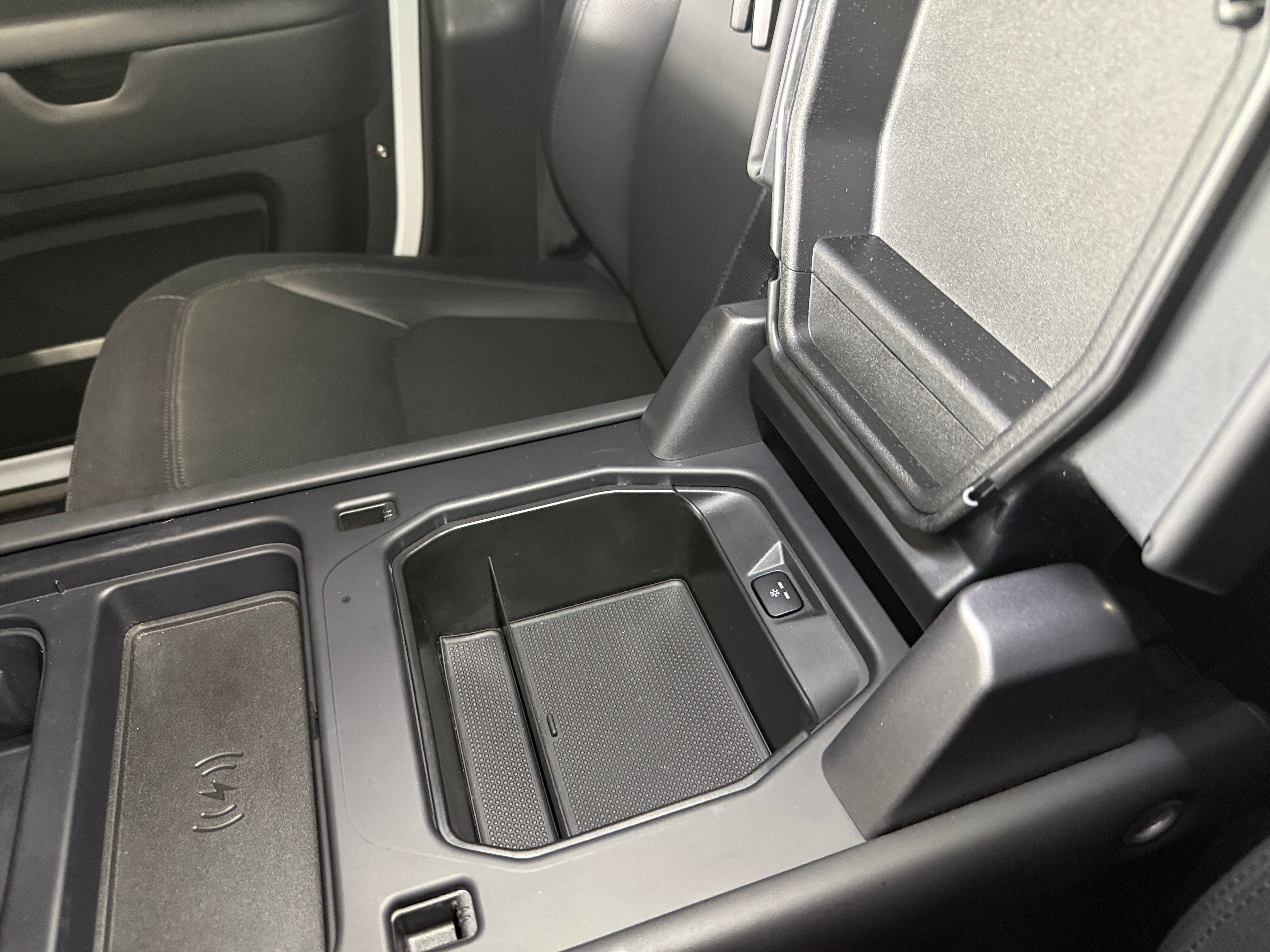 2024 Land Rover Defender X-Dynamic SE - Photo 17