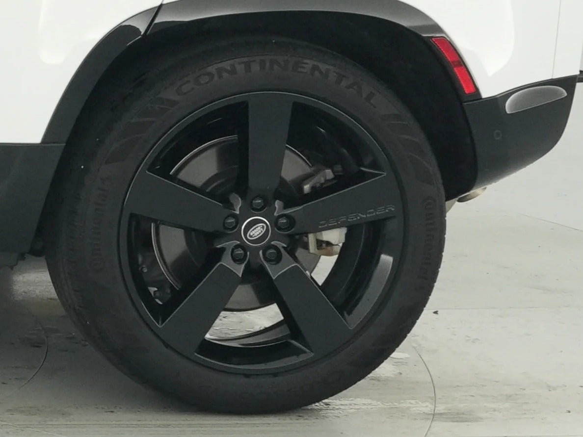 2024 Land Rover Defender X-Dynamic SE - Photo 19