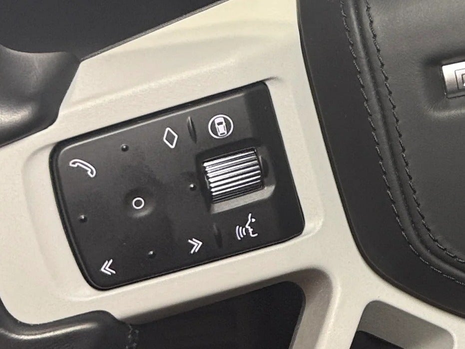2024 Land Rover Defender X-Dynamic SE - Photo 11