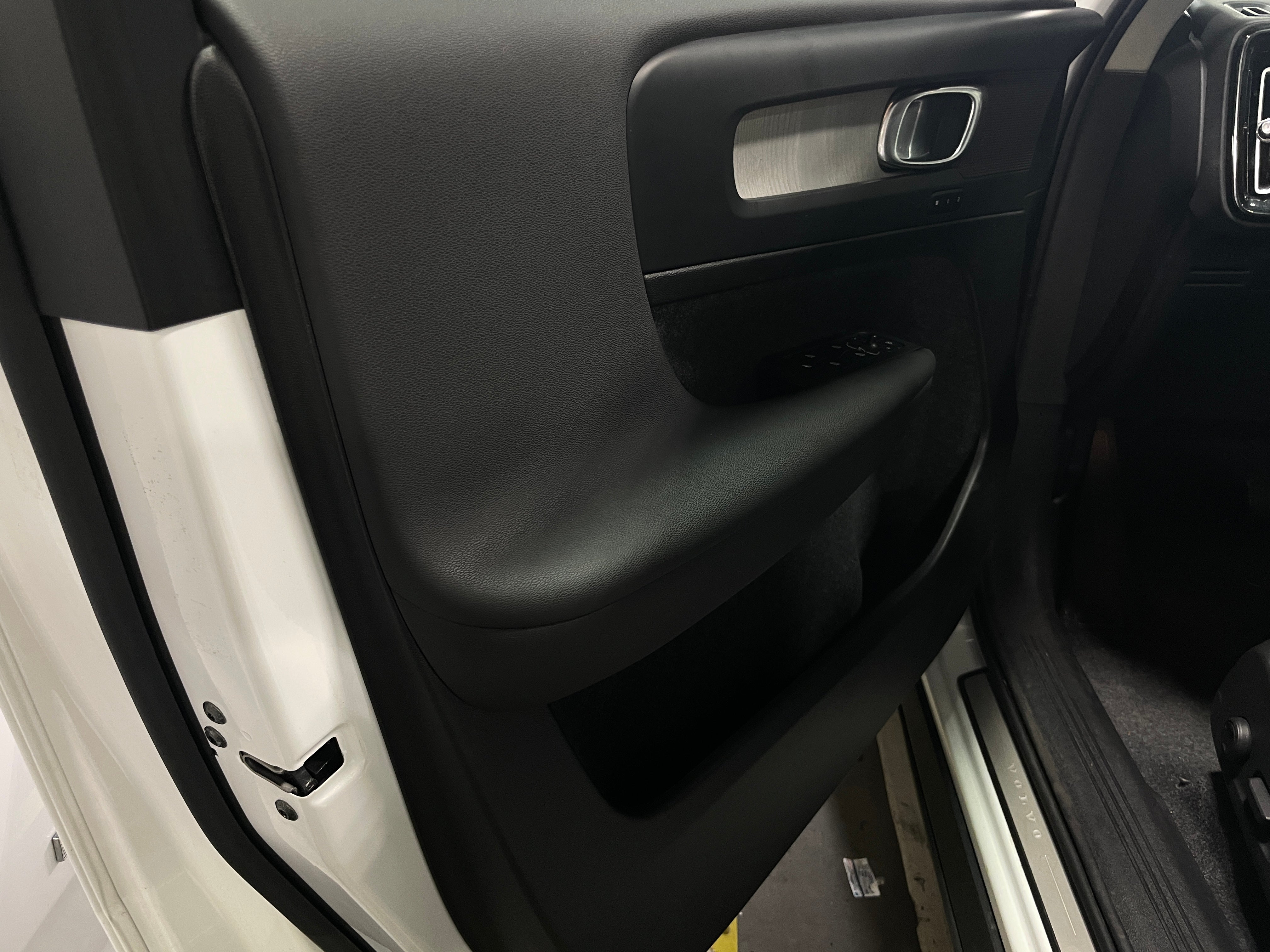 2025 Volvo XC40