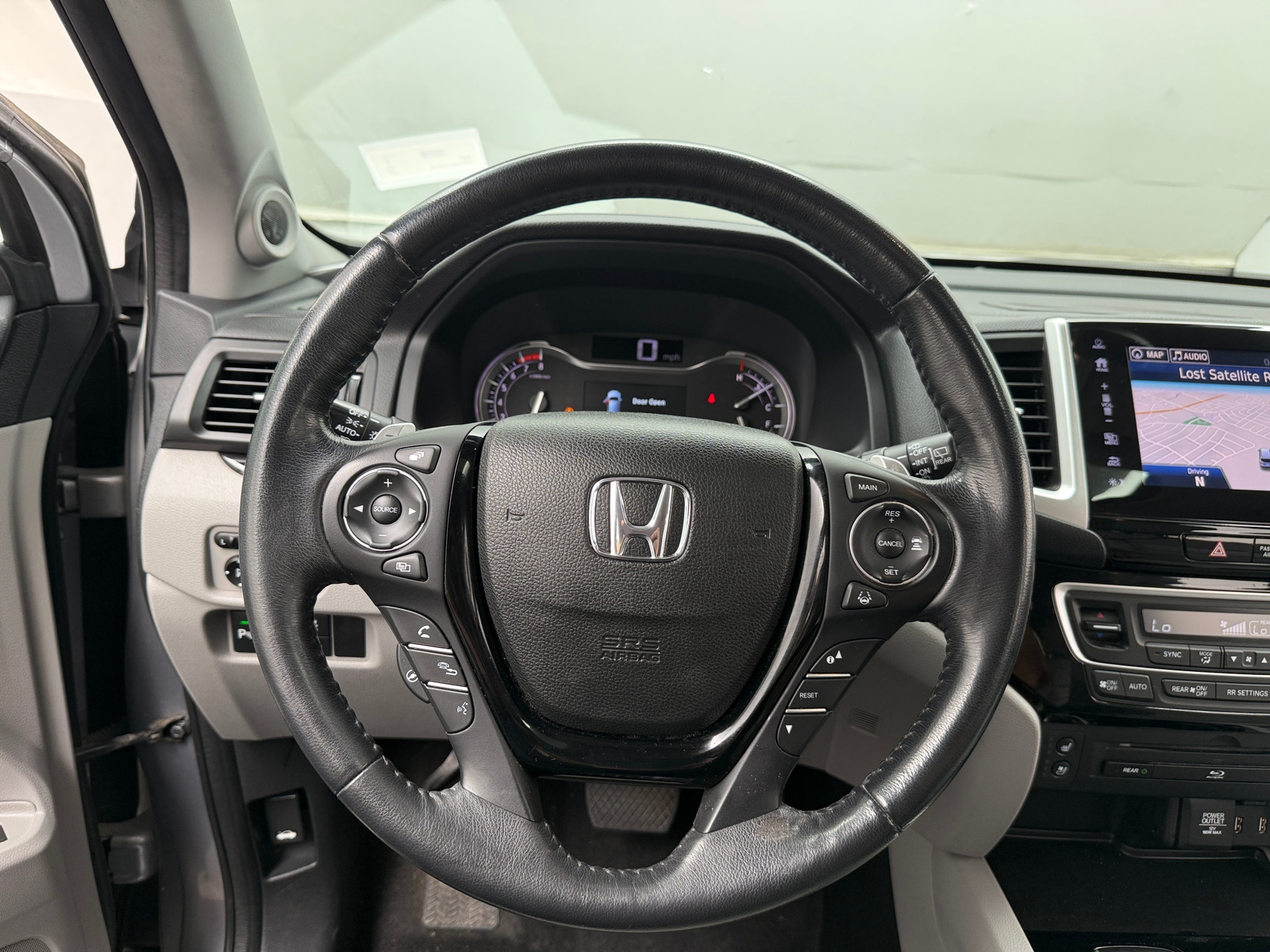 Thumbnail: 2017 Honda Pilot - 4