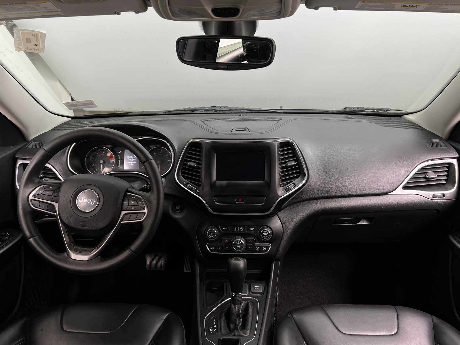 Thumbnail: 2019 Jeep Cherokee - 3