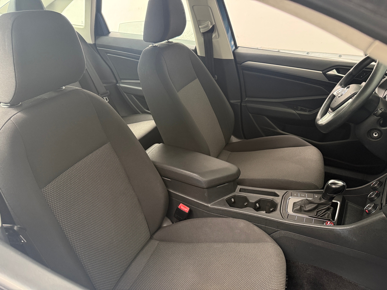 Thumbnail: 2019 Volkswagen Jetta - 2
