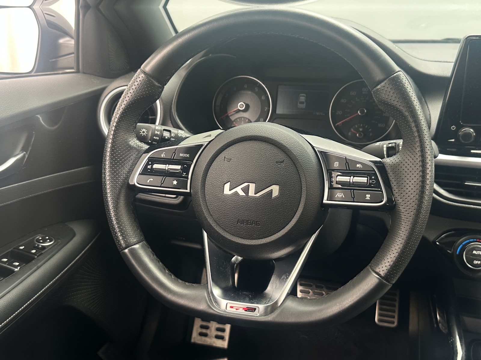 Thumbnail: 2024 Kia Forte - 4
