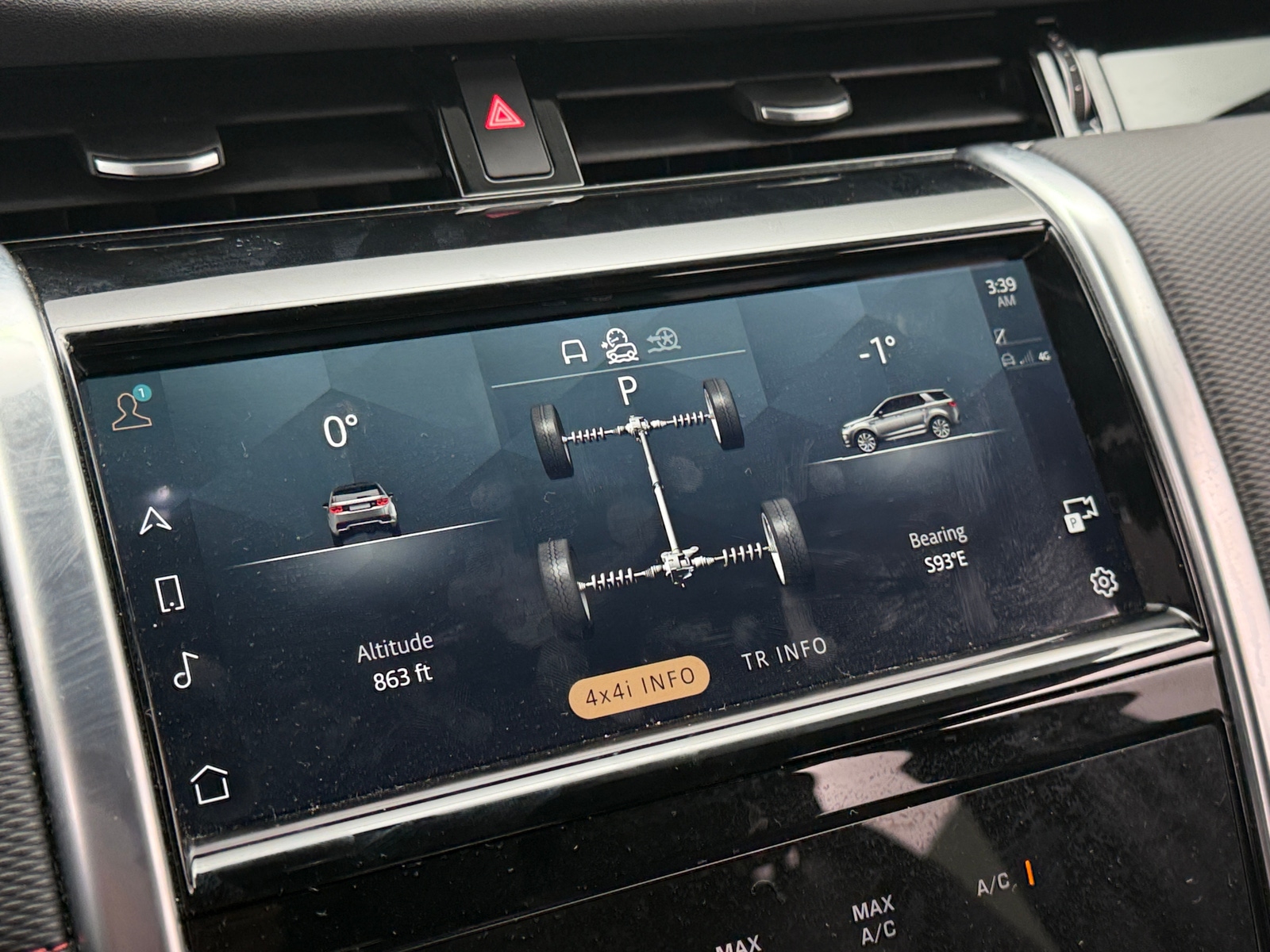 Thumbnail: 2023 Land Rover Discovery Sport - 3