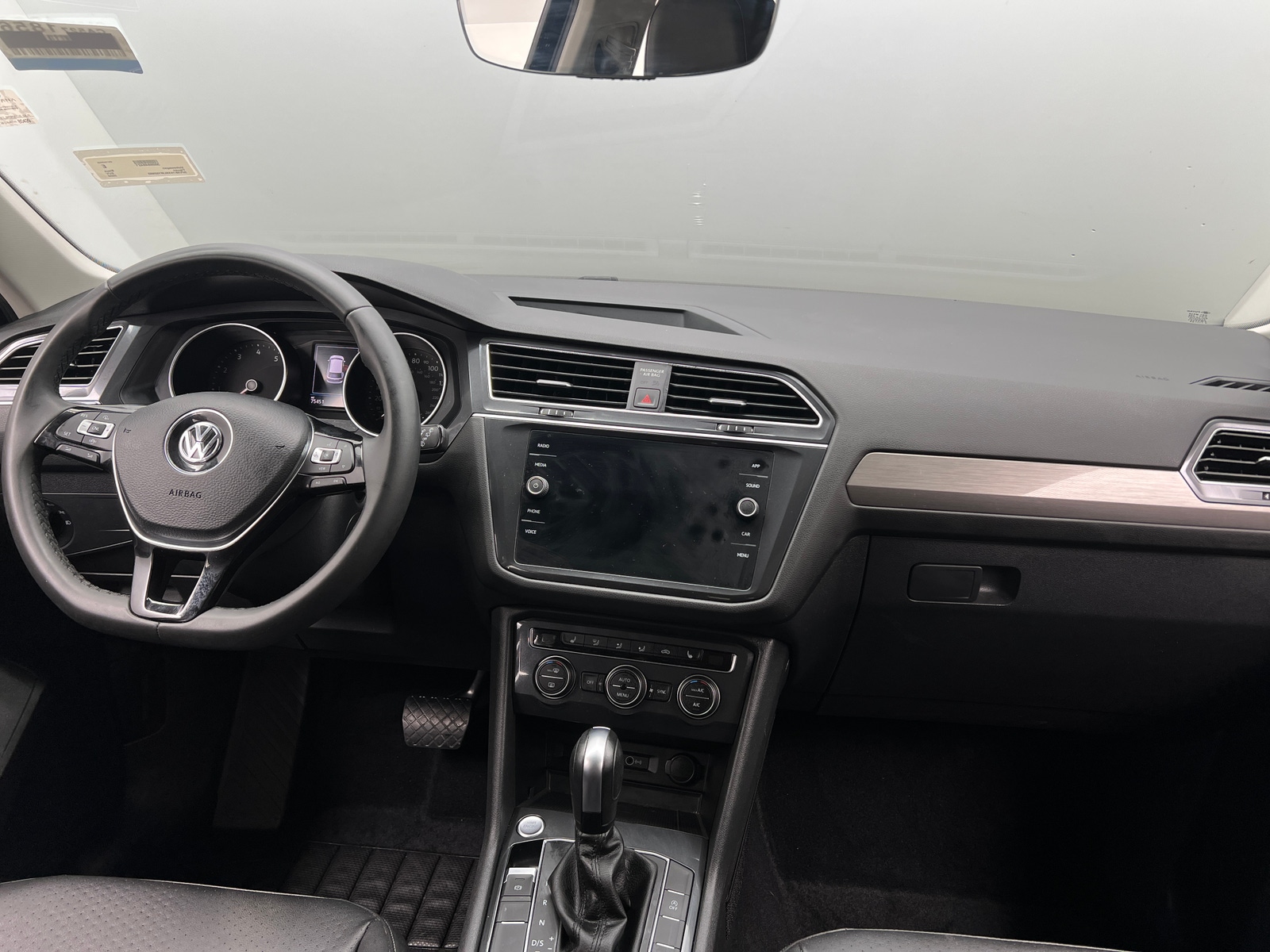 Thumbnail: 2020 Volkswagen Tiguan - 3