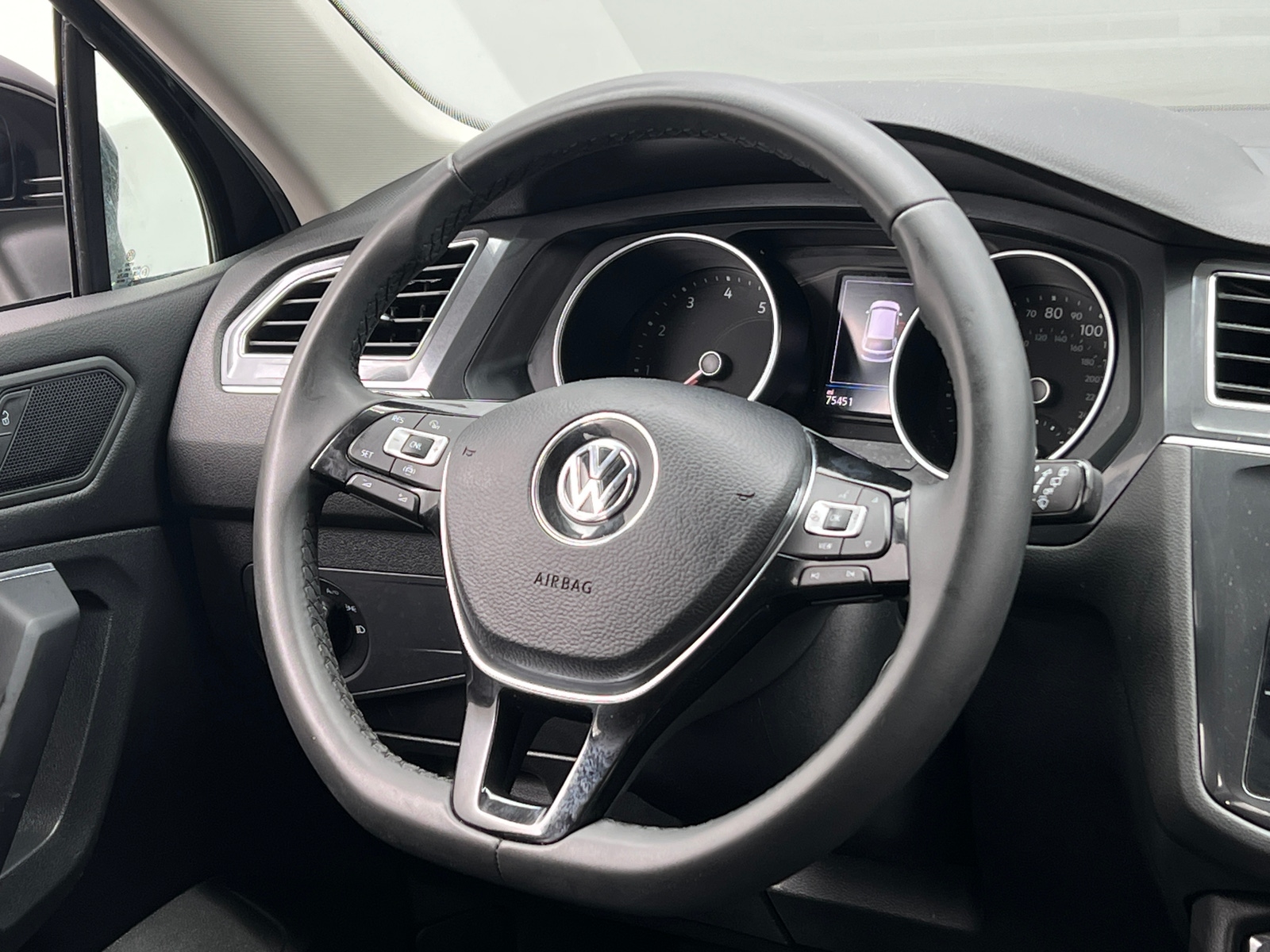 Thumbnail: 2020 Volkswagen Tiguan - 5