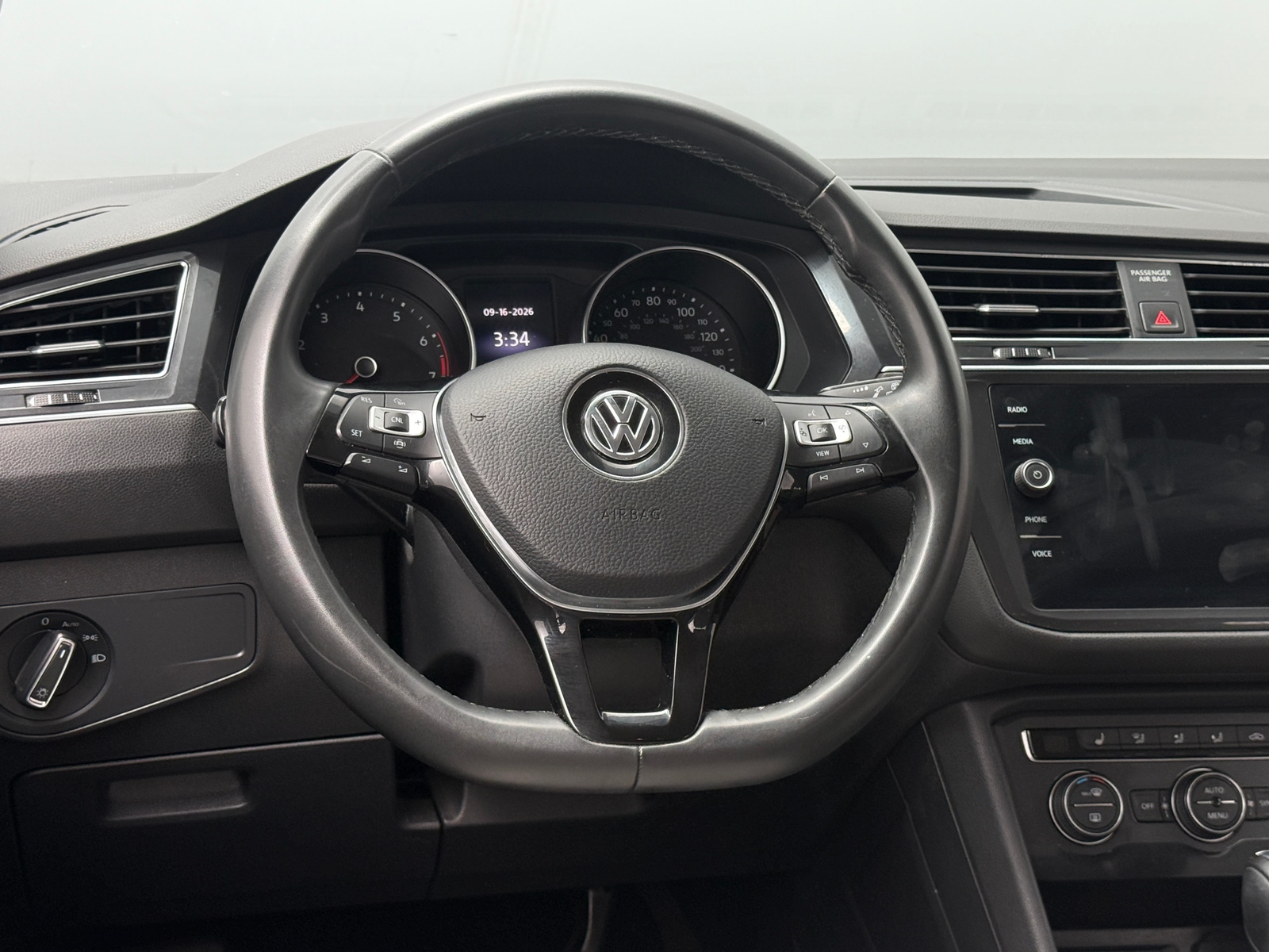 Thumbnail: 2020 Volkswagen Tiguan - 4