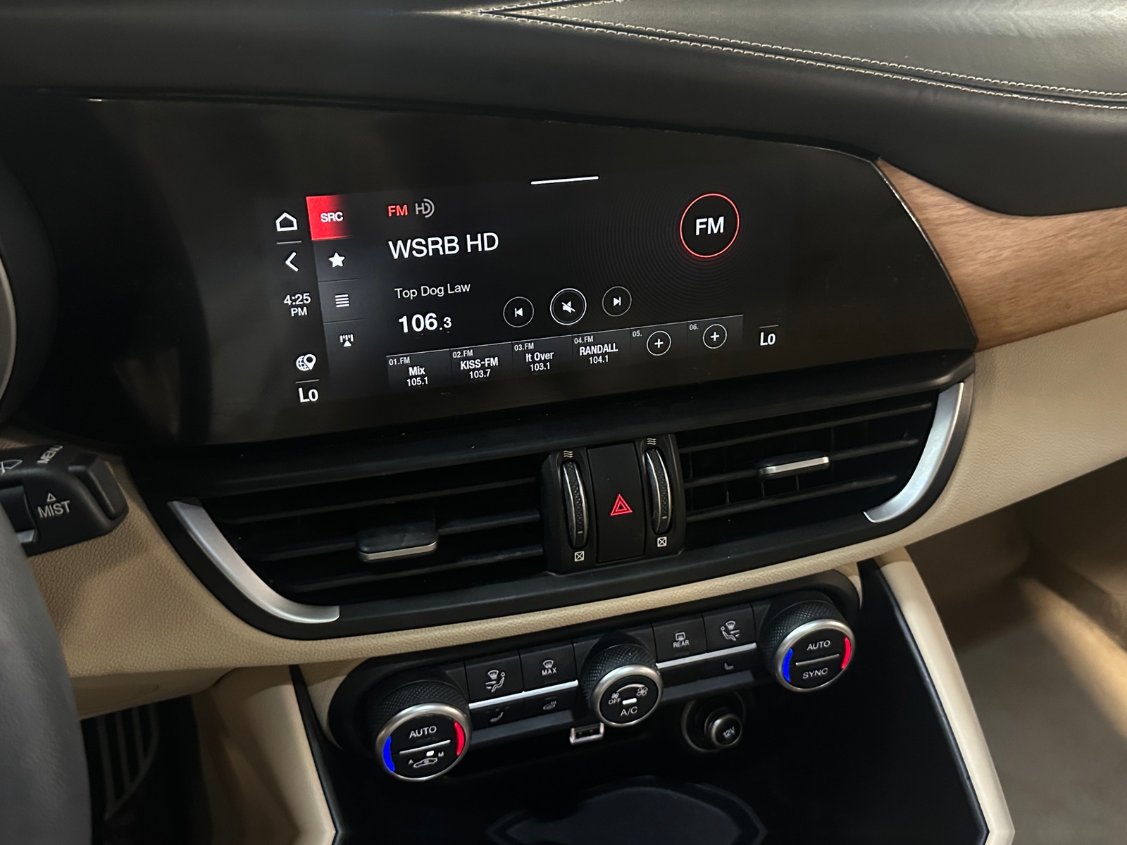 Thumbnail: 2021 Alfa Romeo Giulia - 3
