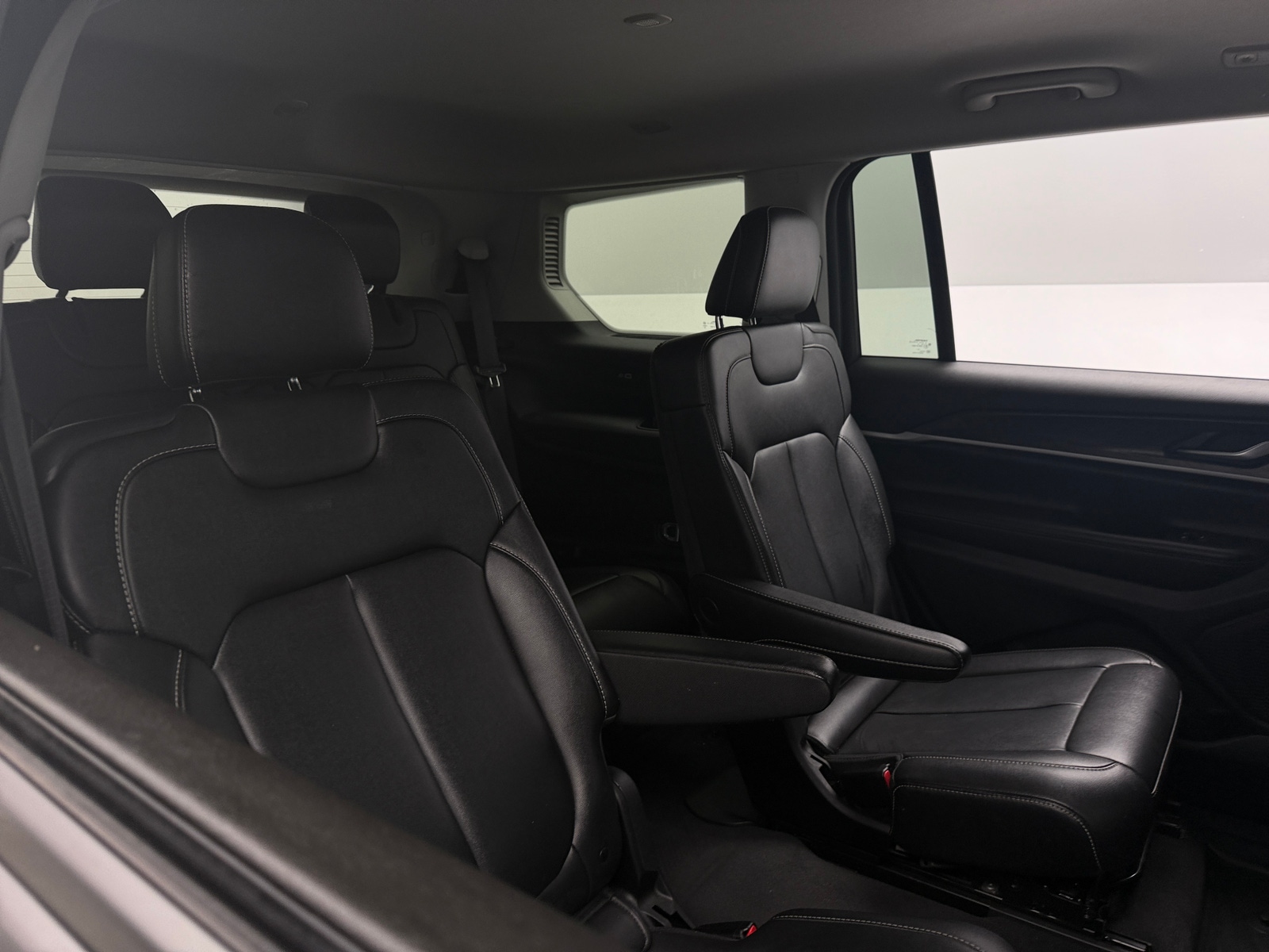 Thumbnail: 2023 Jeep Grand Cherokee L - 5