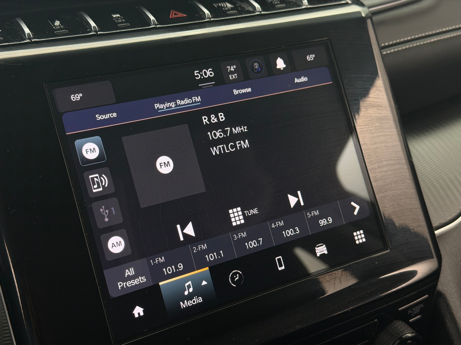 Thumbnail: 2023 Jeep Grand Cherokee - 4