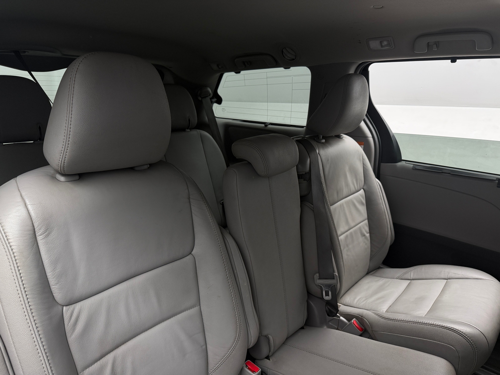 Thumbnail: 2017 Toyota Sienna - 5