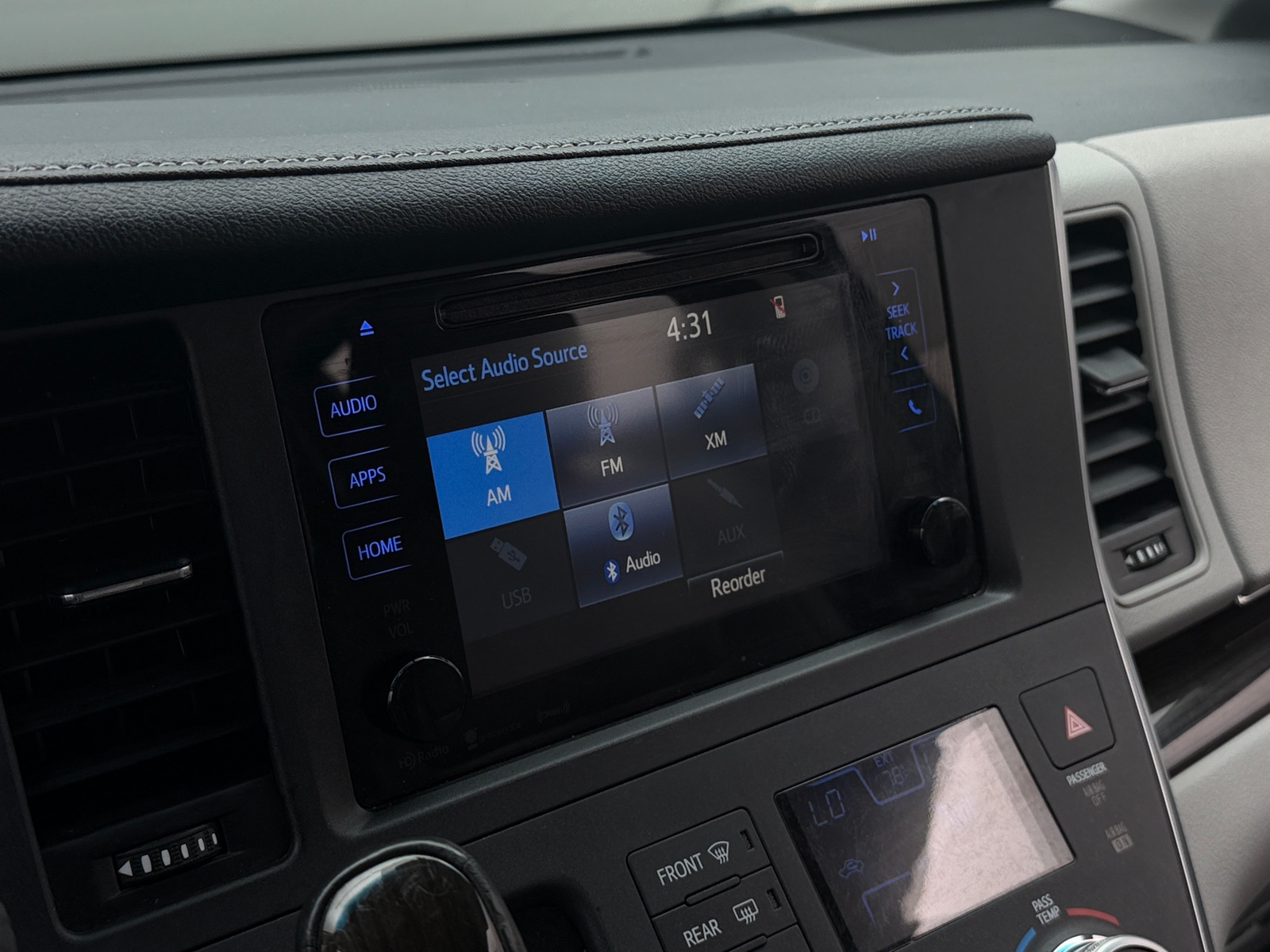 Thumbnail: 2017 Toyota Sienna - 3