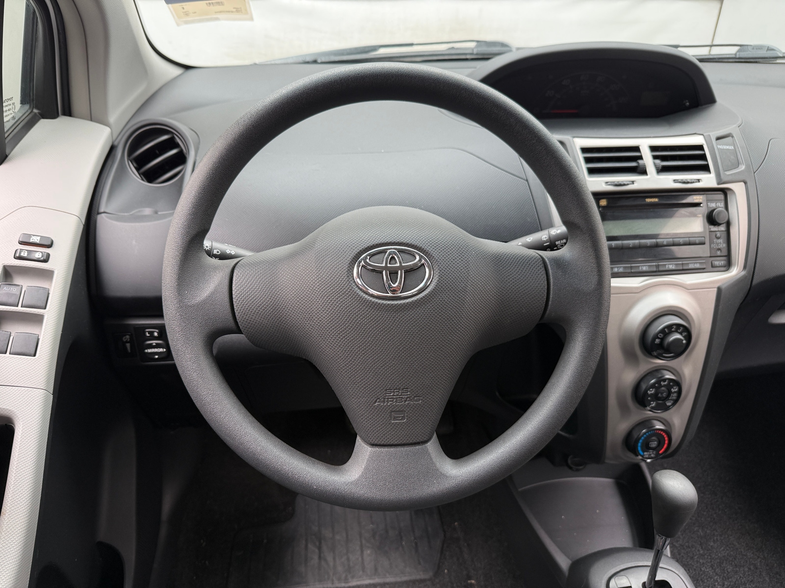 Thumbnail: 2011 Toyota Yaris - 5