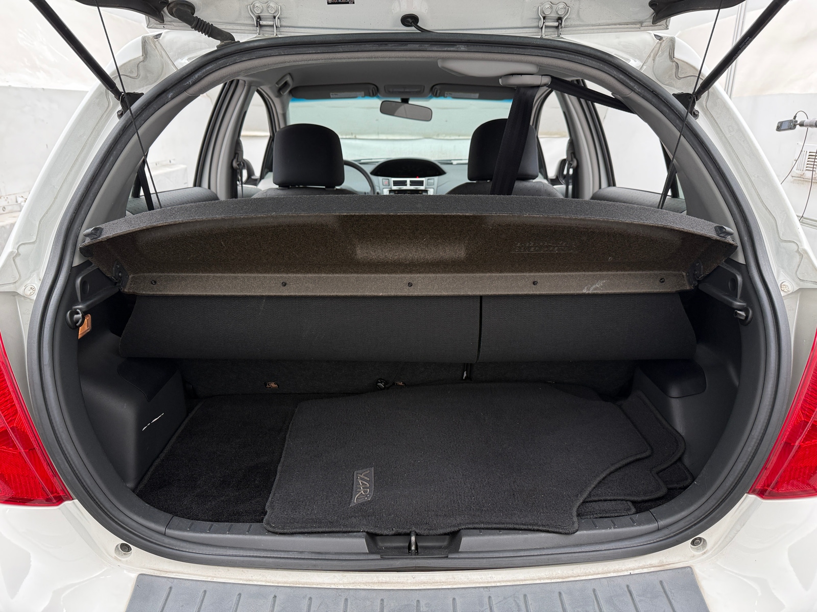 Thumbnail: 2011 Toyota Yaris - 7