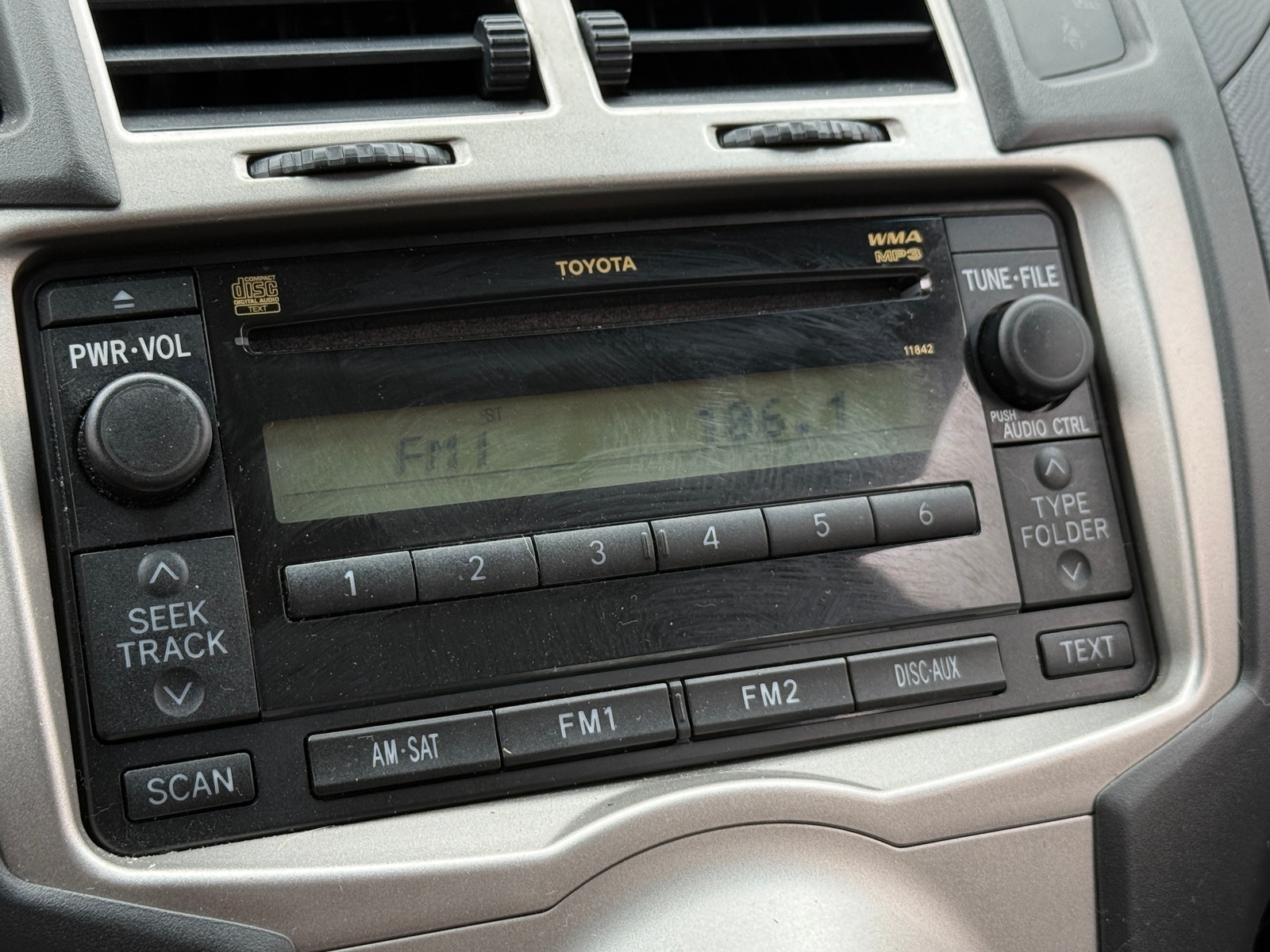 Thumbnail: 2011 Toyota Yaris - 4