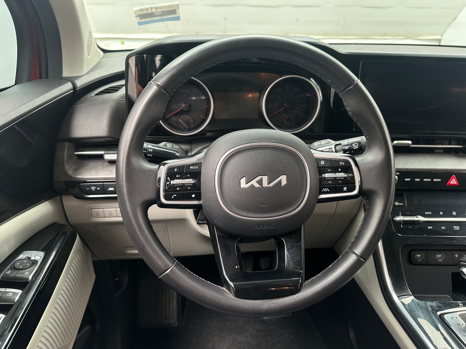 Thumbnail: 2023 Kia Carnival - 4