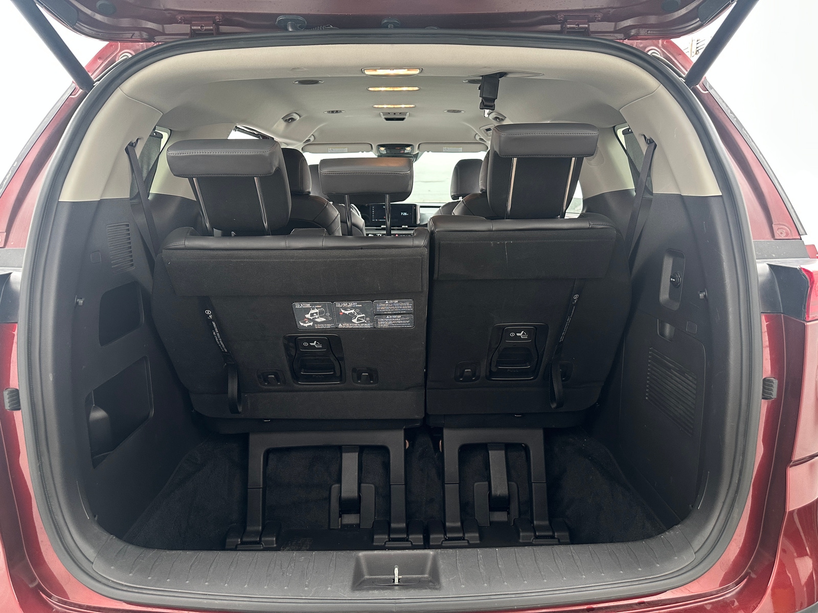 Thumbnail: 2023 Kia Carnival - 6