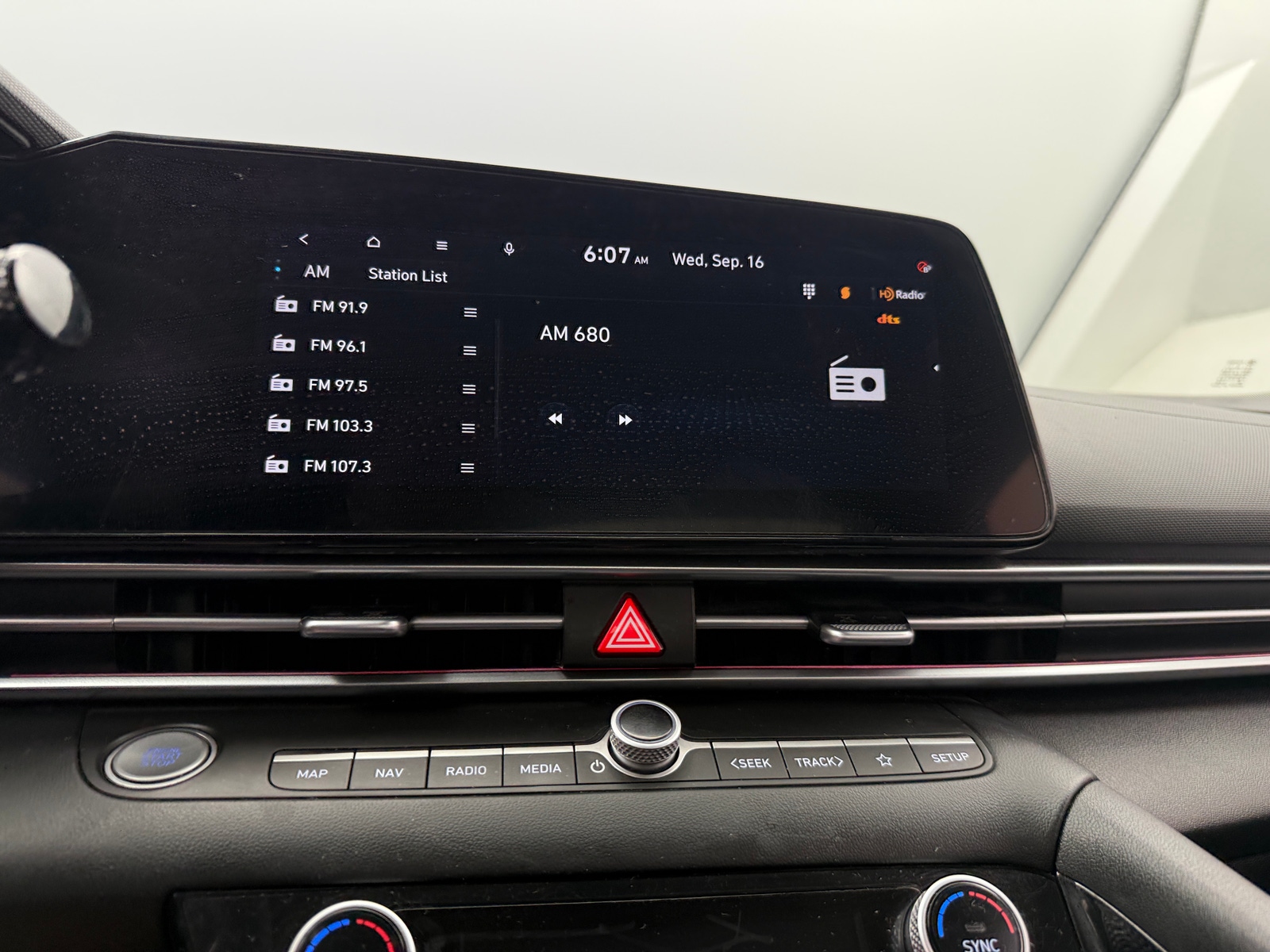 Thumbnail: 2024 Hyundai Elantra - 3