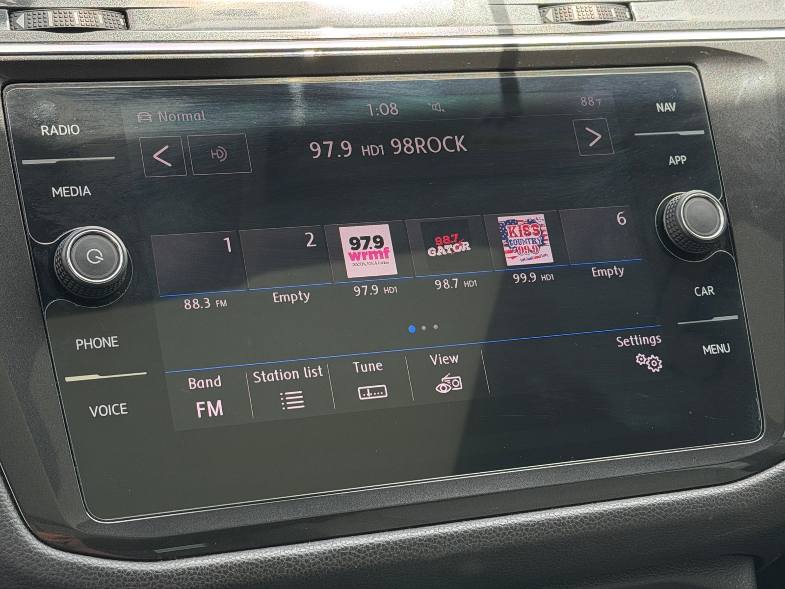 Thumbnail: 2019 Volkswagen Tiguan - 4