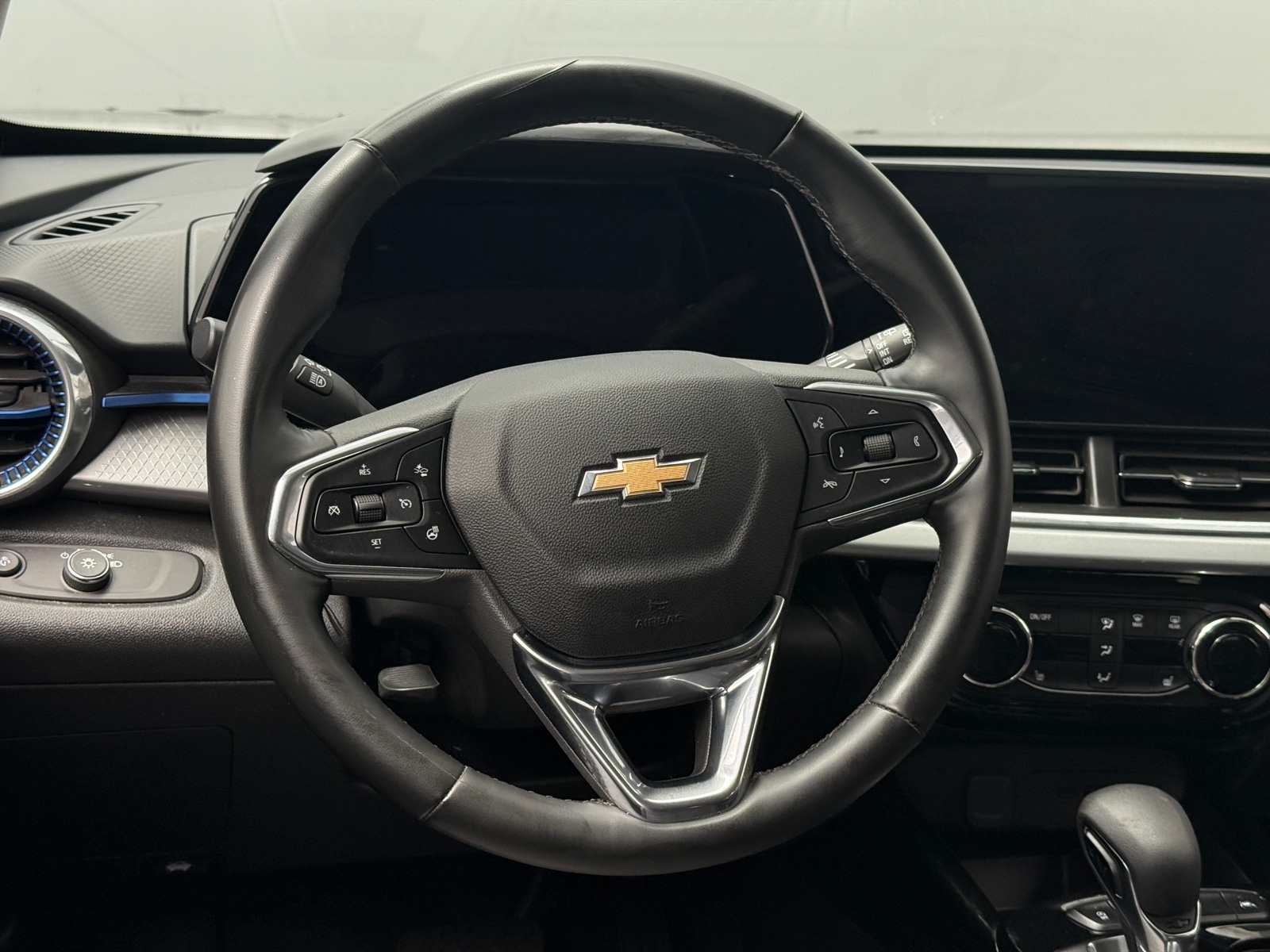 Thumbnail: 2025 Chevrolet Trax - 4