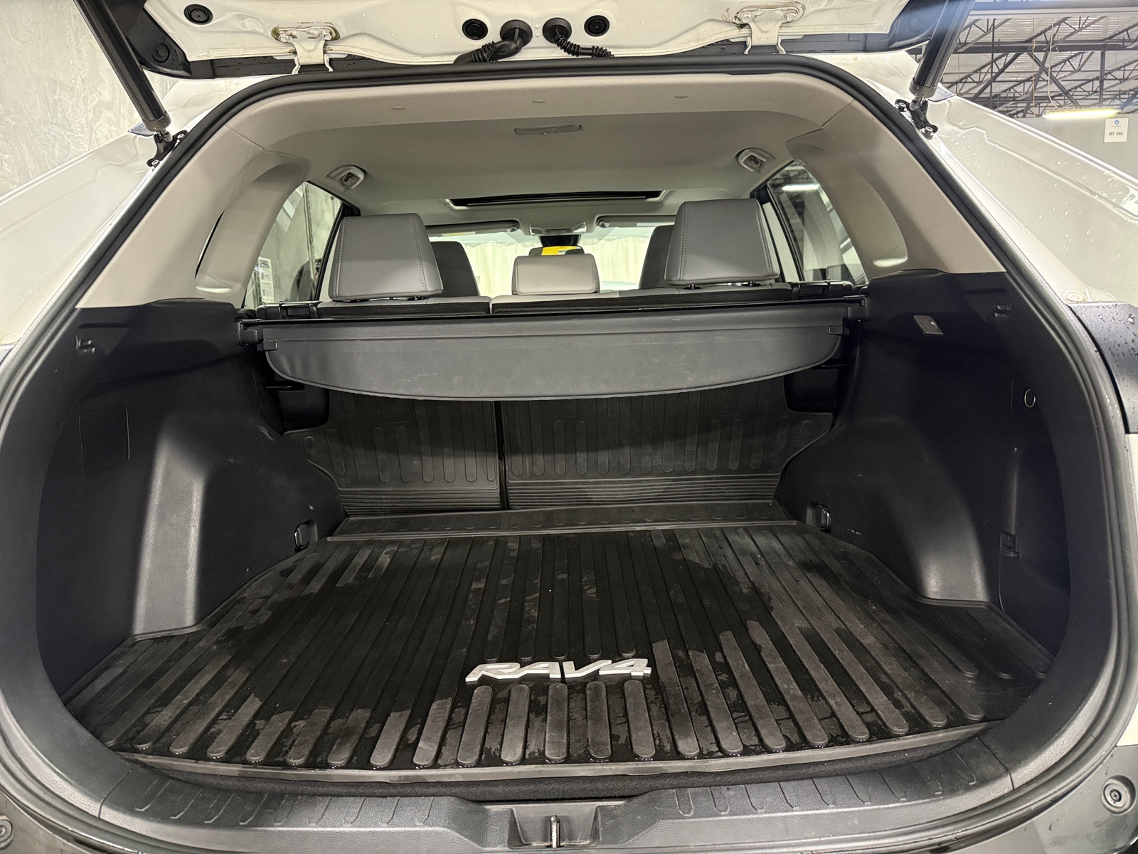 Thumbnail: 2019 Toyota RAV4 - 6