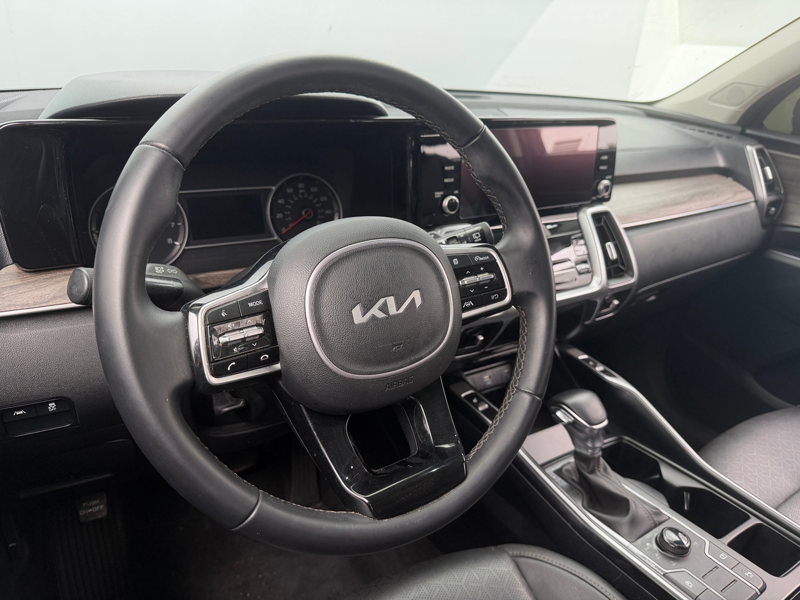 Thumbnail: 2022 Kia Sorento - 4