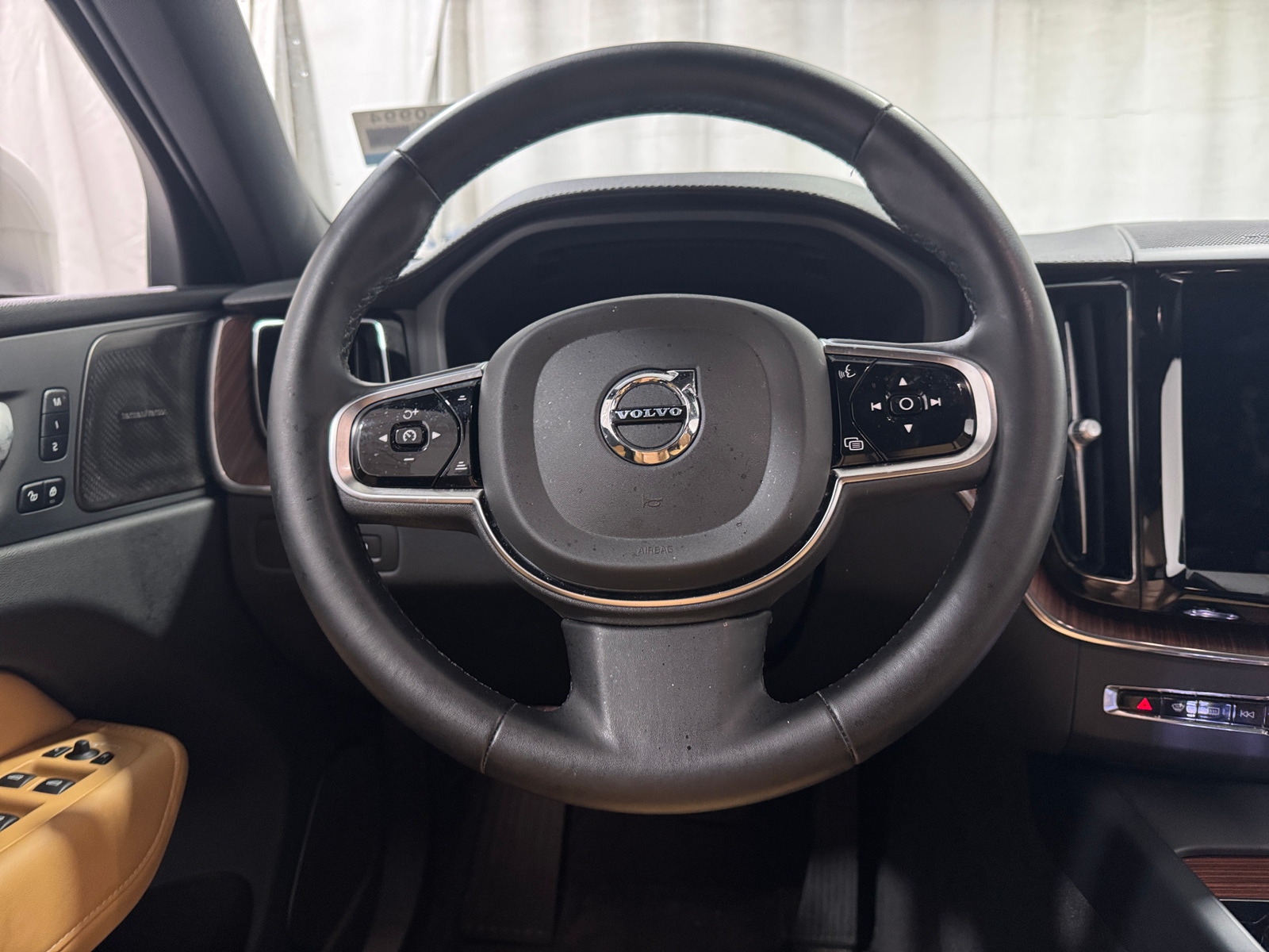 Thumbnail: 2023 Volvo XC60 - 4
