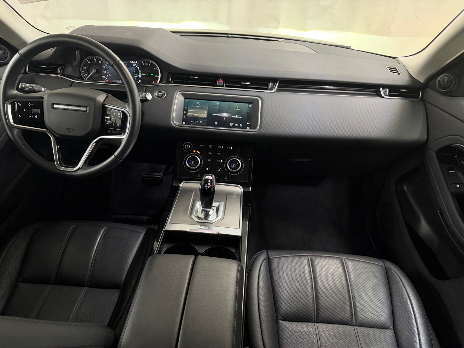 Thumbnail: 2023 Land Rover Range Rover Evoque - 2