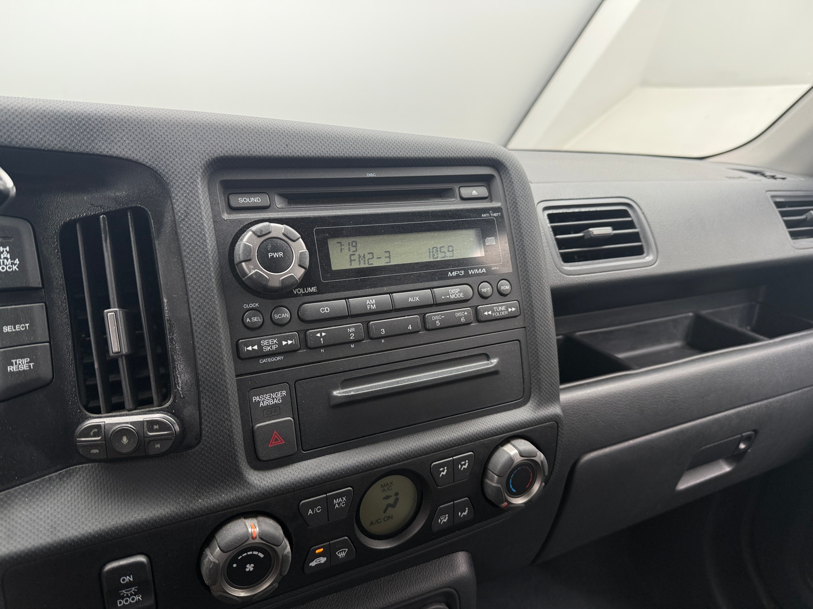 Thumbnail: 2014 Honda Ridgeline - 4