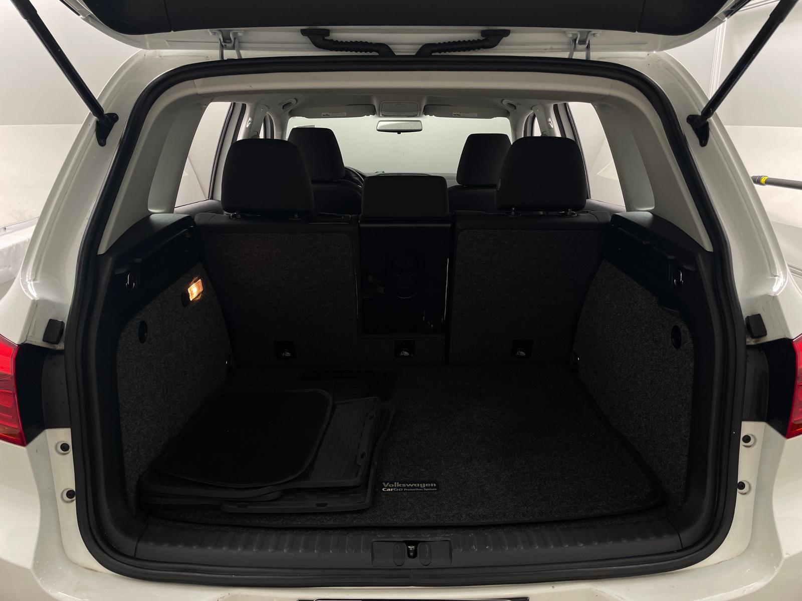 Thumbnail: 2018 Volkswagen Tiguan - 7