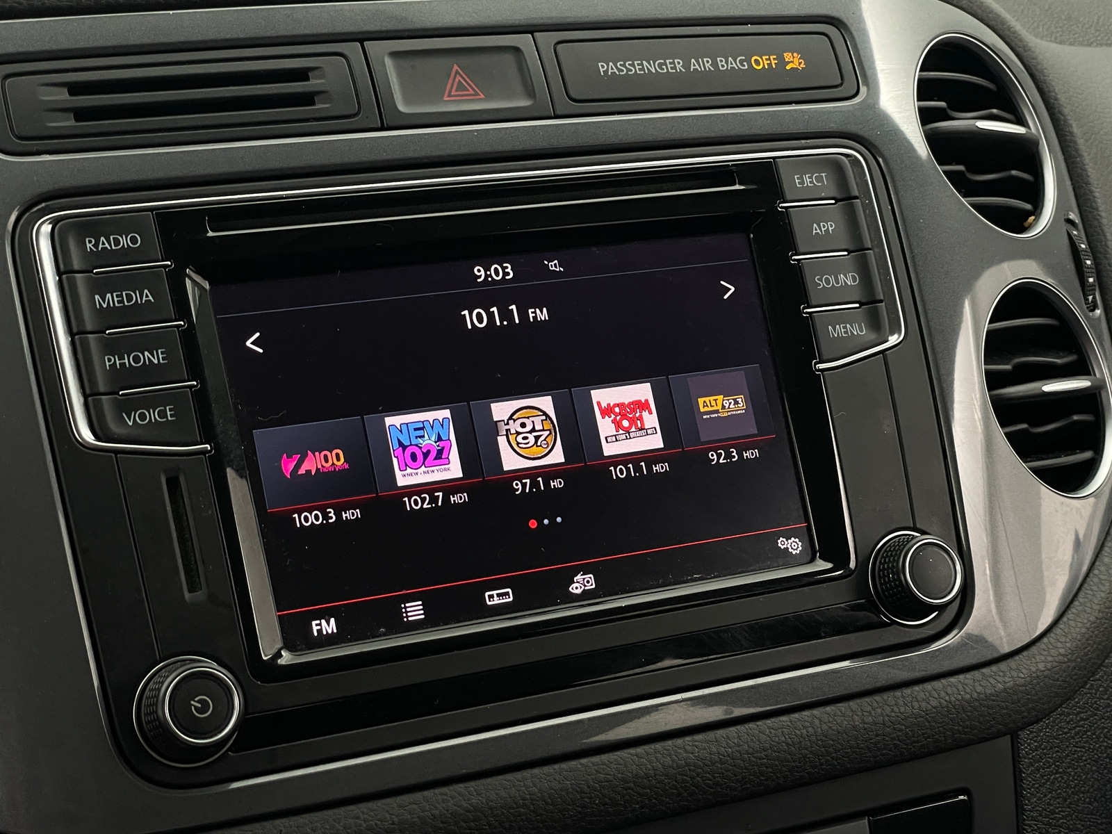 Thumbnail: 2018 Volkswagen Tiguan - 4