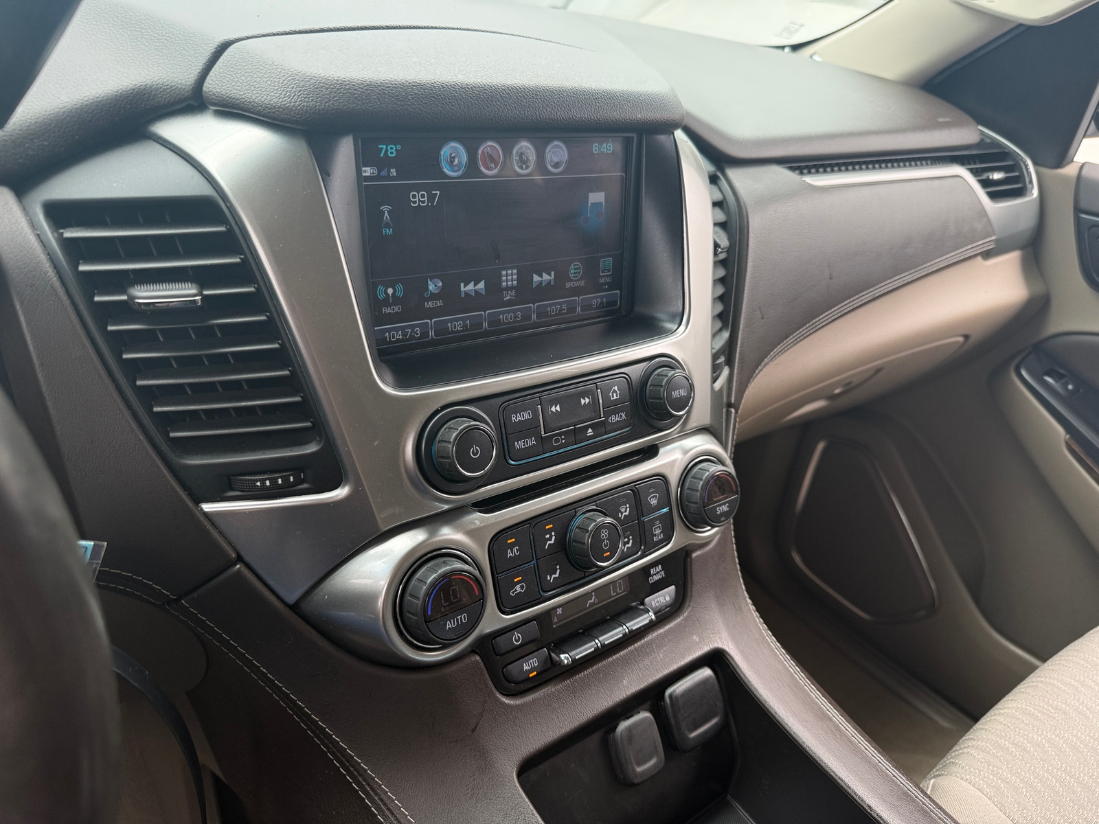 Thumbnail: 2019 Chevrolet Tahoe - 4