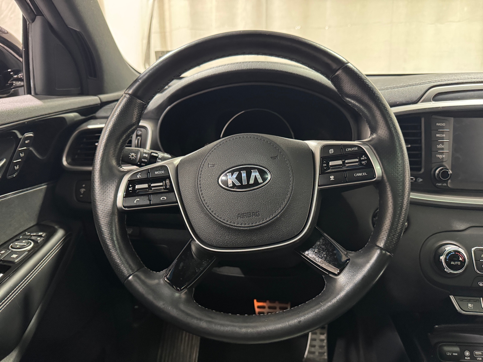 Thumbnail: 2019 Kia Sorento - 4