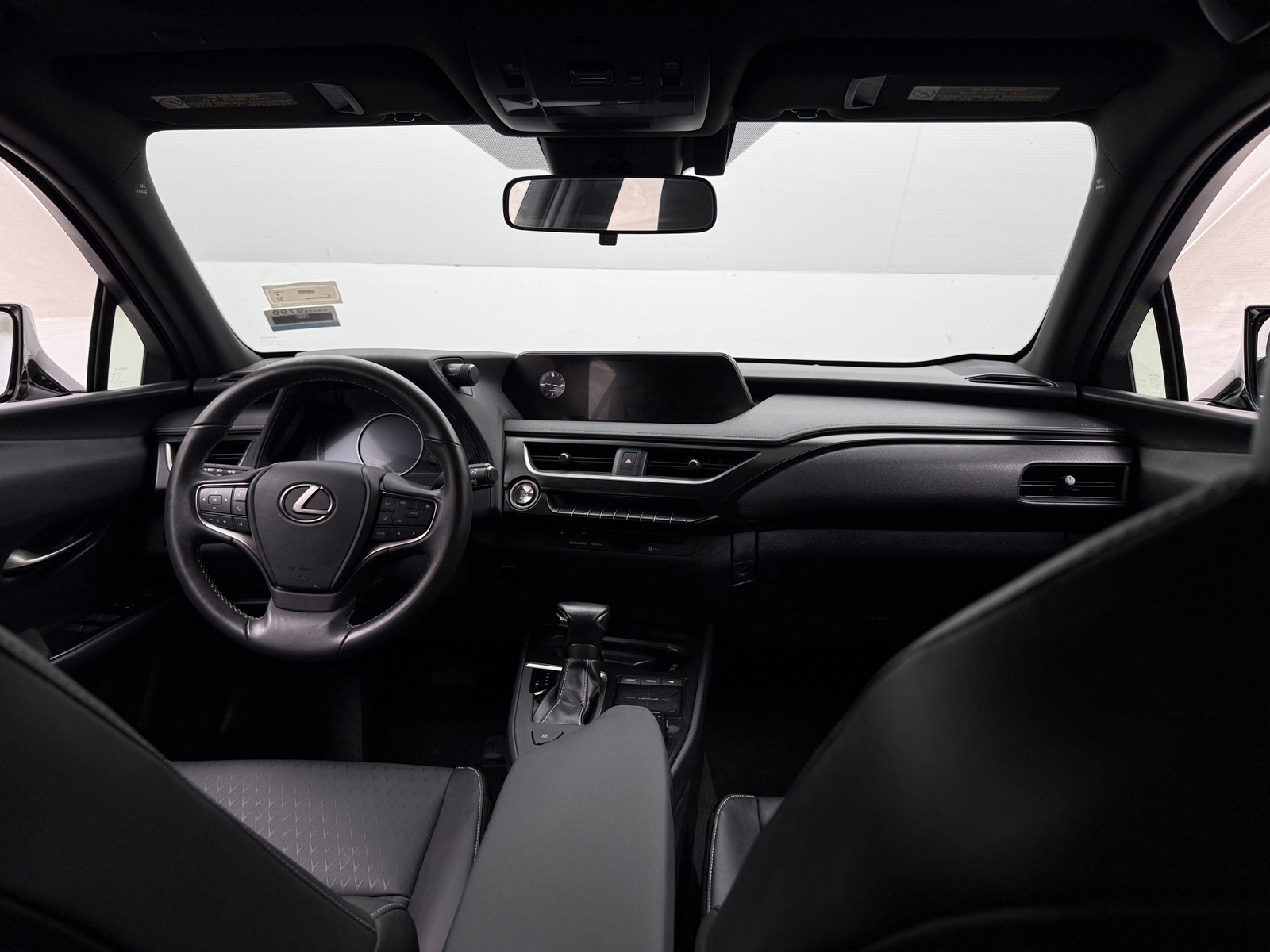 Thumbnail: 2019 Lexus UX - 3