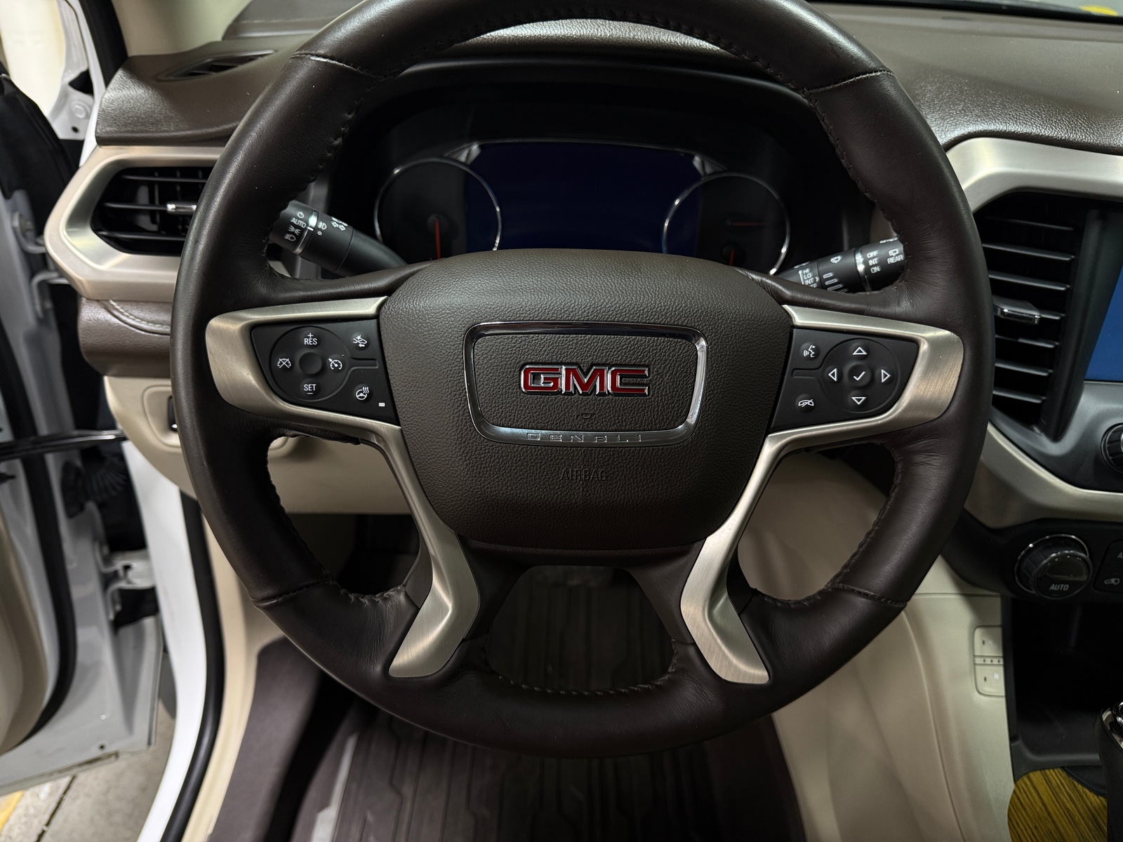 Thumbnail: 2017 GMC Acadia - 4