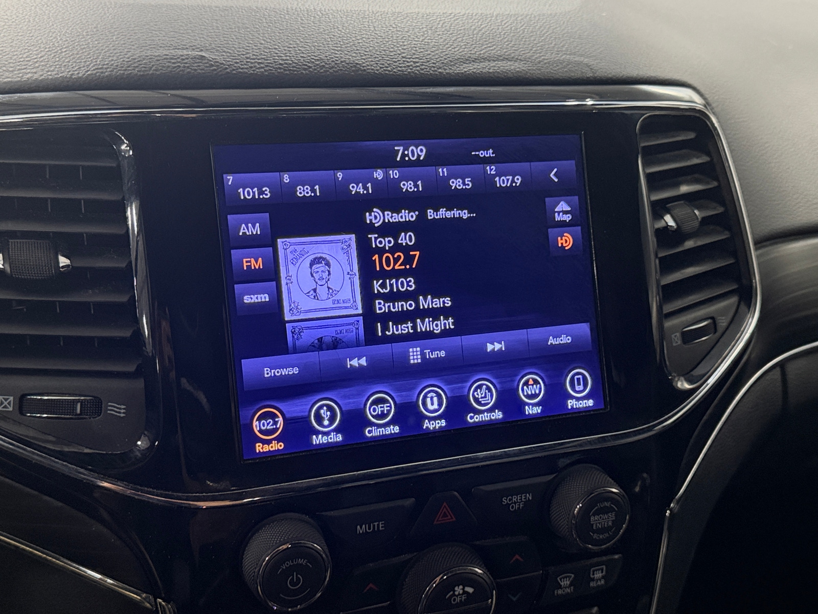Thumbnail: 2019 Jeep Grand Cherokee - 3