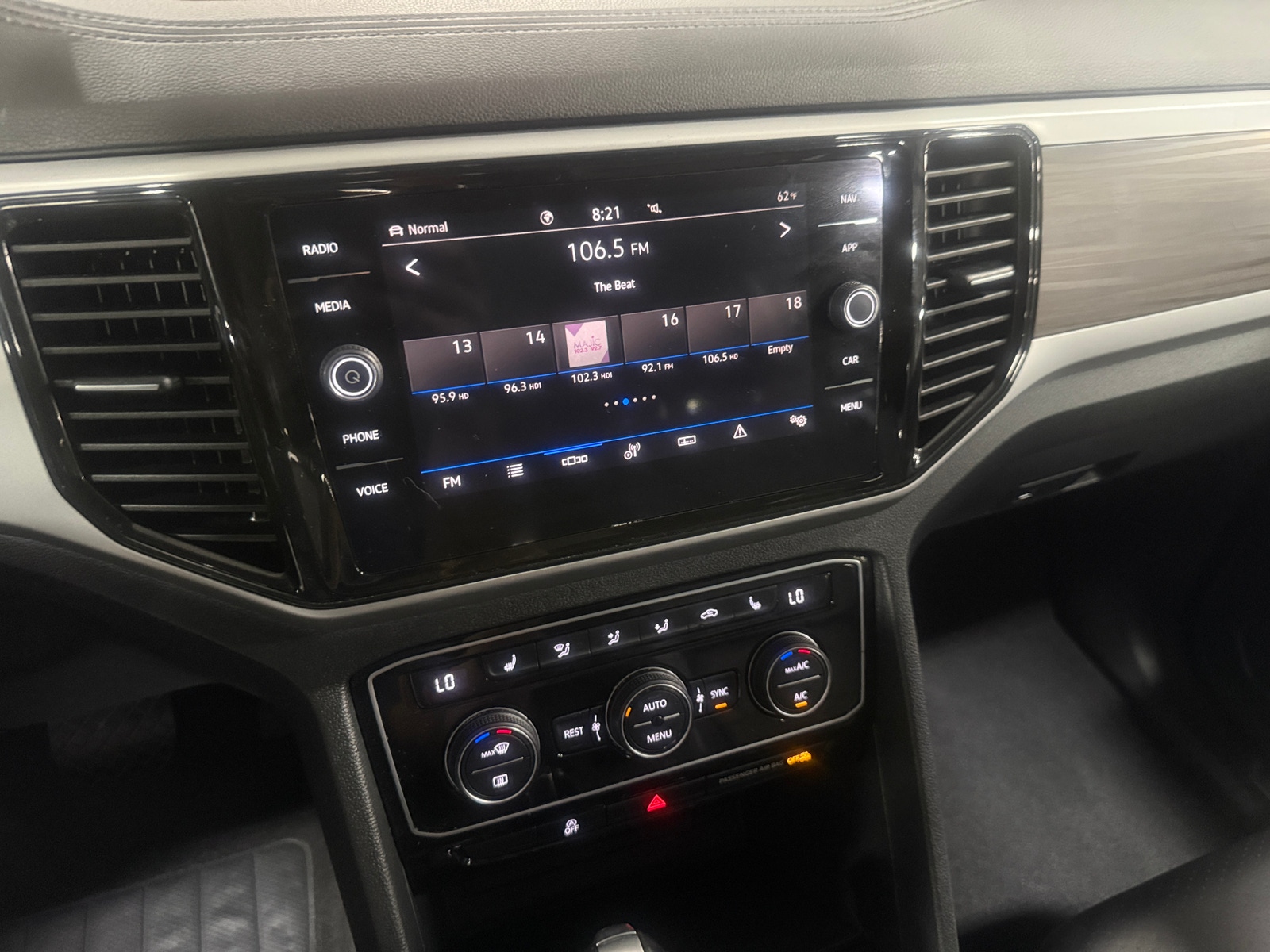 Thumbnail: 2023 Volkswagen Atlas - 3
