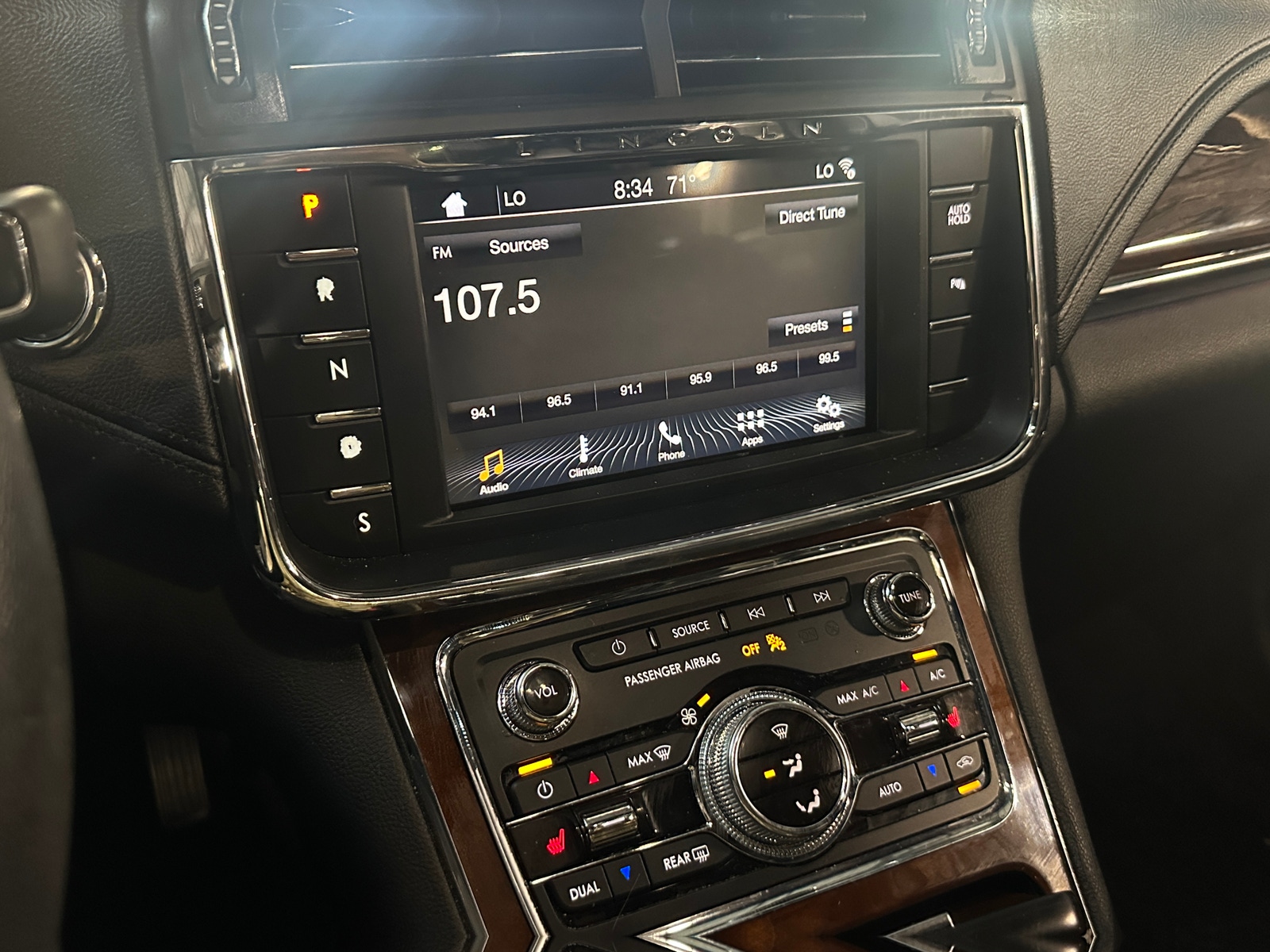 Thumbnail: 2019 Lincoln Continental - 3